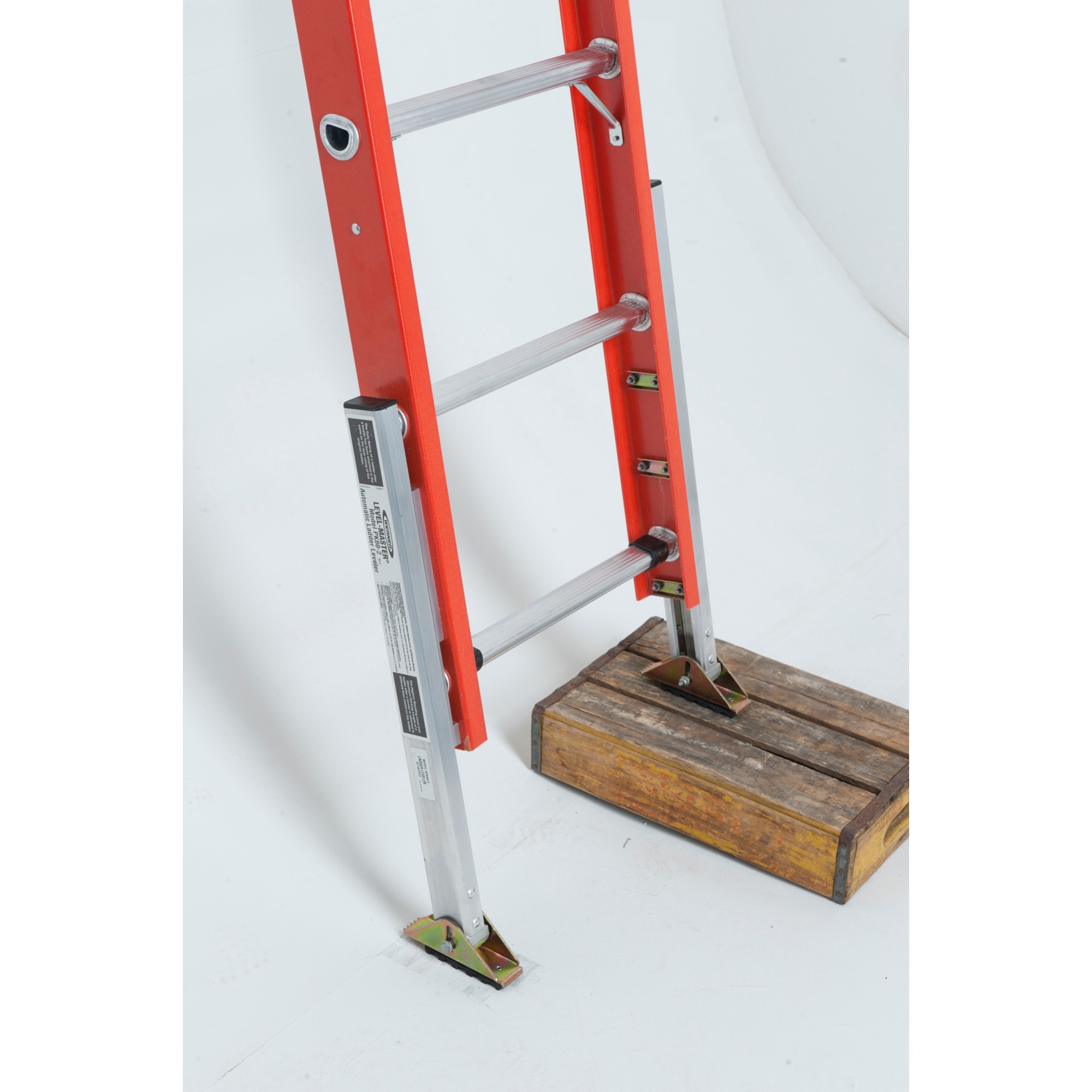 Escalera de extensión recta de fibra de vidrio tipo 1A con capacidad de carga de 300 lbs. Werner D6200-1 de 8 pies (10 pies de altura de alcance) - Escalera de extensión D6208-1