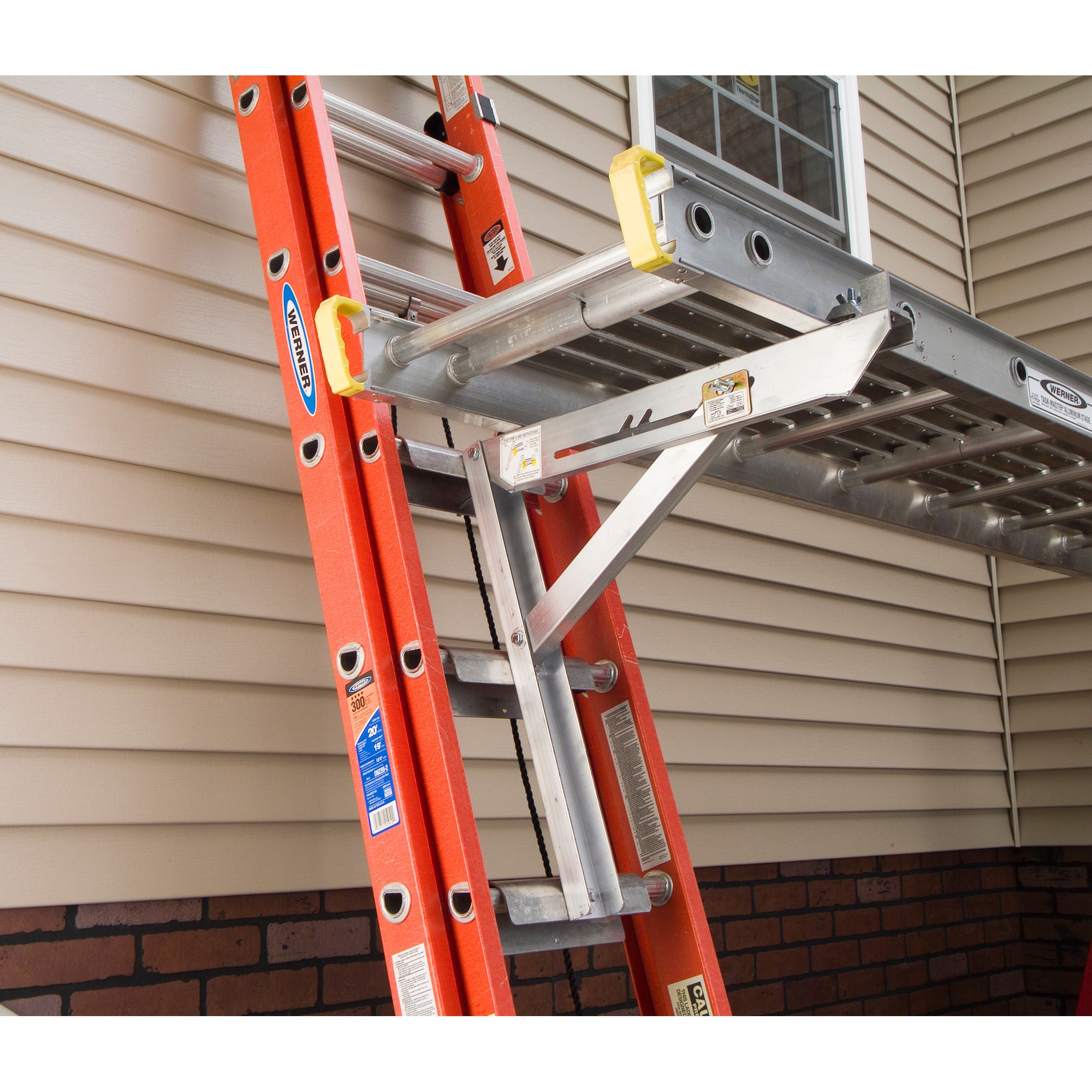 Escalera de extensión recta de fibra de vidrio tipo 1A con capacidad de carga de 300 lbs. Werner D6200-1 de 8 pies (10 pies de altura de alcance) - Escalera de extensión D6208-1
