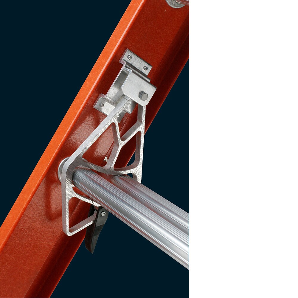 Escalera de extensión recta de fibra de vidrio tipo 1A con capacidad de carga de 300 lbs. Werner D6200-1 de 8 pies (10 pies de altura de alcance) - Escalera de extensión D6208-1