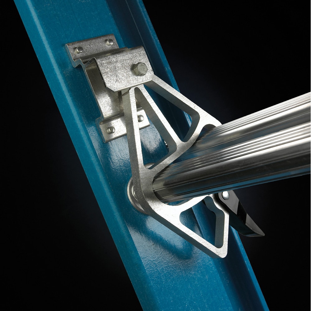 Escalera de extensión tipo 1 de fibra de vidrio Werner D6000-2 de 24 pies (23 pies de altura de alcance) con capacidad de carga de 250 libras. Modelo de escalera de extensión D6024-2.