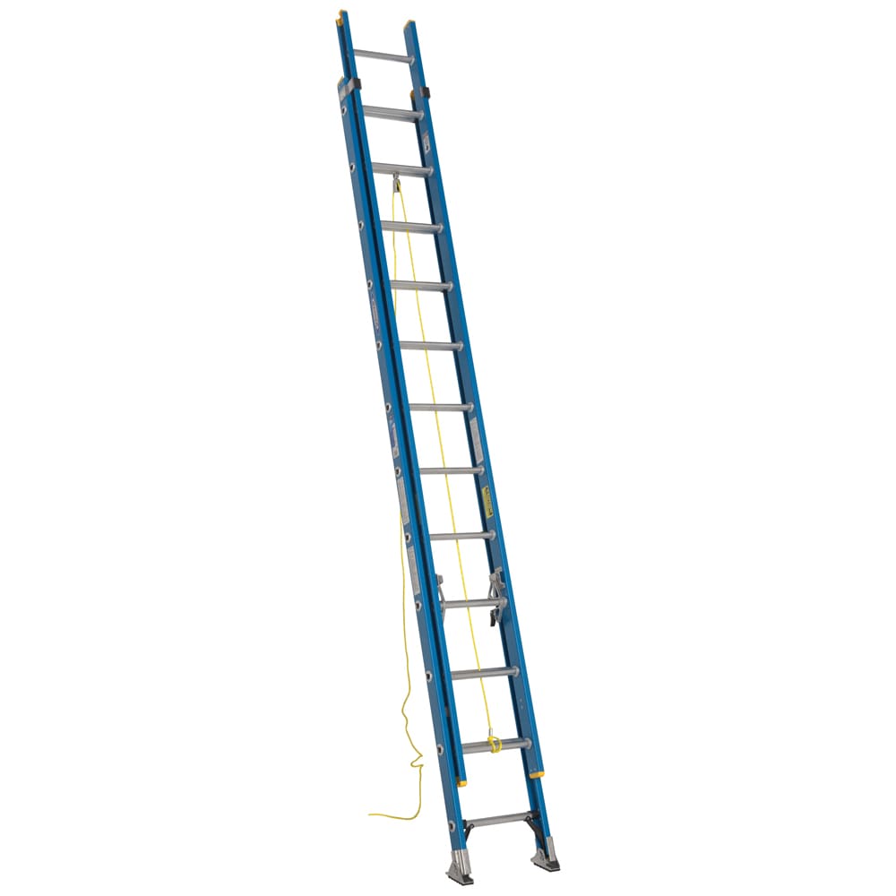 Escalera de extensión tipo 1 de fibra de vidrio Werner D6000-2 de 24 pies (23 pies de altura de alcance) con capacidad de carga de 250 libras. Modelo de escalera de extensión D6024-2.