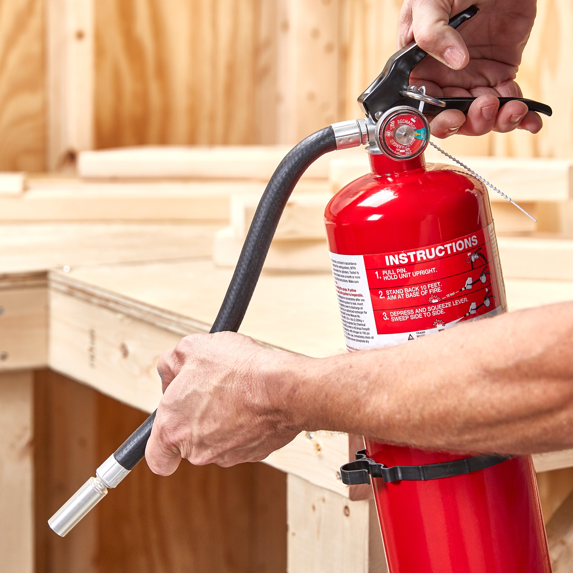 Extintor de incendios recargable comercial/residencial Home 2-A:10-B:C de First Alert HOME2PRO