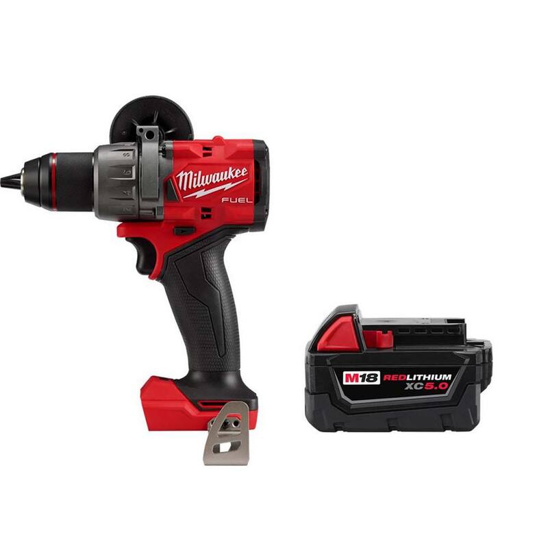 Milwaukee M18 FUEL 18V Lithium-Ion Brushless Taladro/destornillador inalámbrico de 1/2 pulg. con batería XC 5.0 Ah - 2903-20-48-11-1850