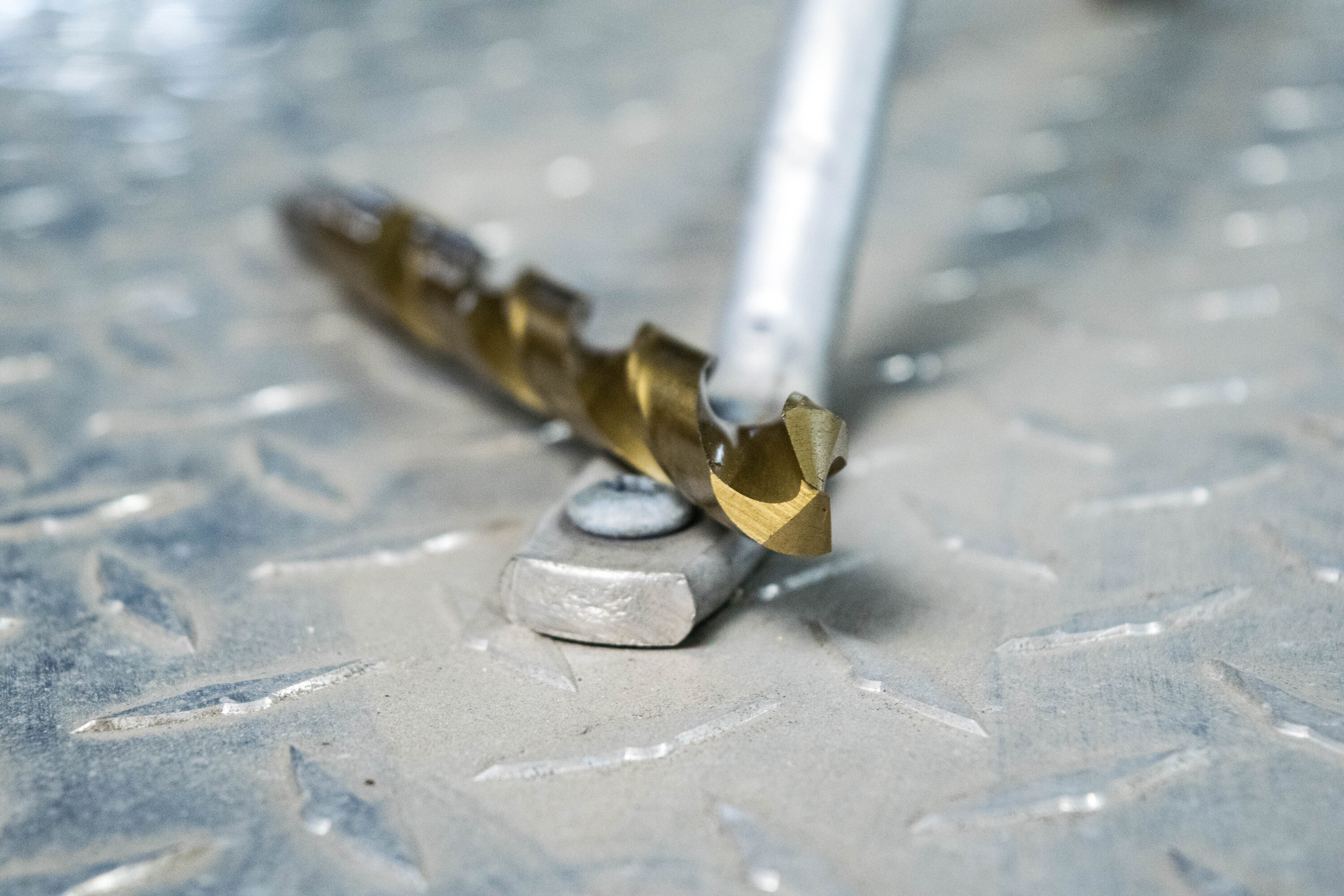 Juego de brocas helicoidales recubiertas de nitruro de titanio de 29 piezas de longitudes estándar para trabajo pesado de Century Drill & Tool, modelo 88449.