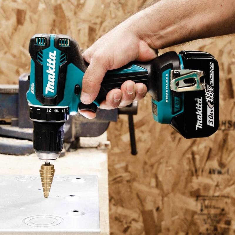 Kit de taladro atornillador inalámbrico Makita 18V LXT de iones de litio sin escobillas de 1/2 pulgadas, 3.0Ah con juego de 35 puntas de impacto Impact XPS - XFD131-E-01666.