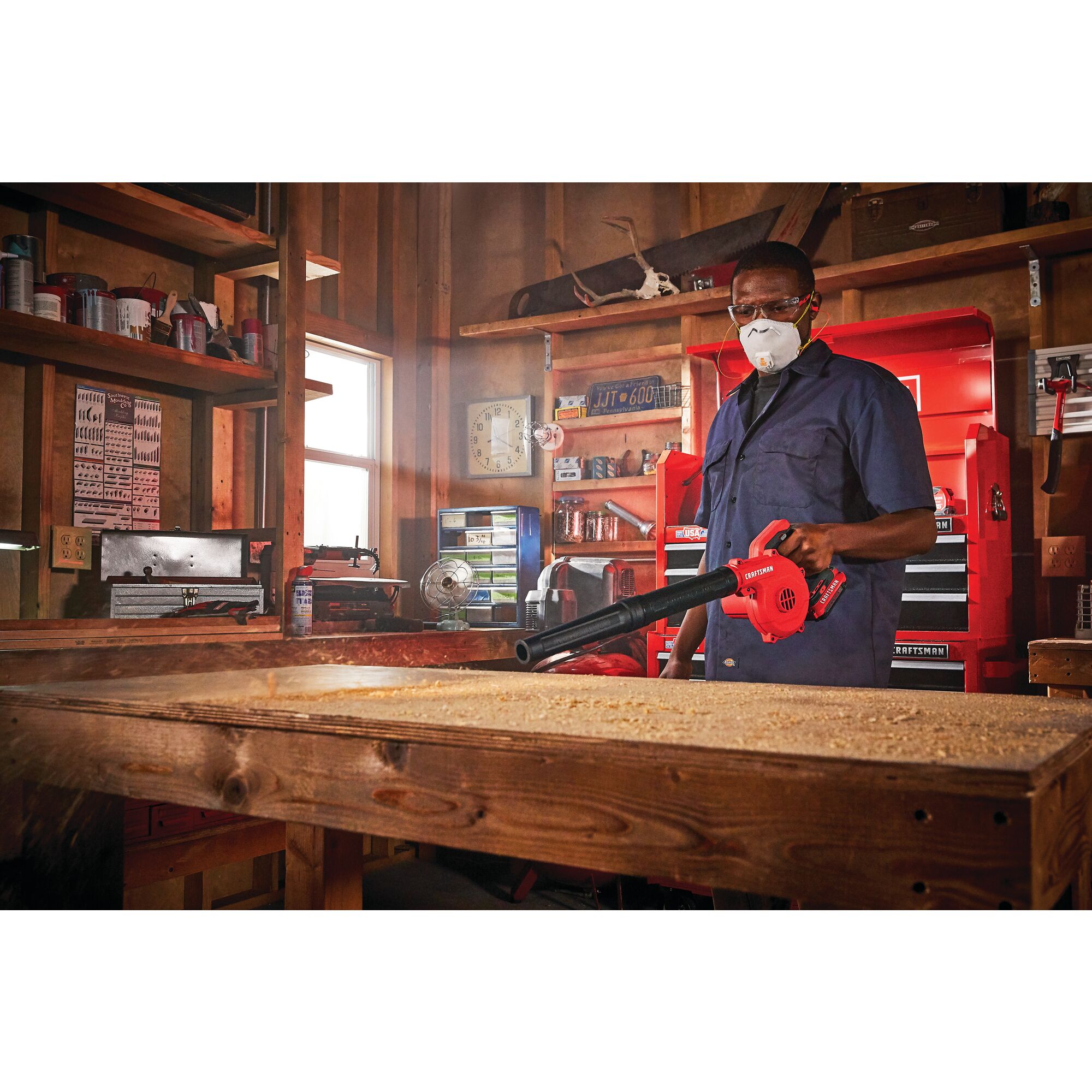 Soplador para sitio de trabajo CRAFTSMAN V20 de 20 voltios máx, modelo CMCBL0100B