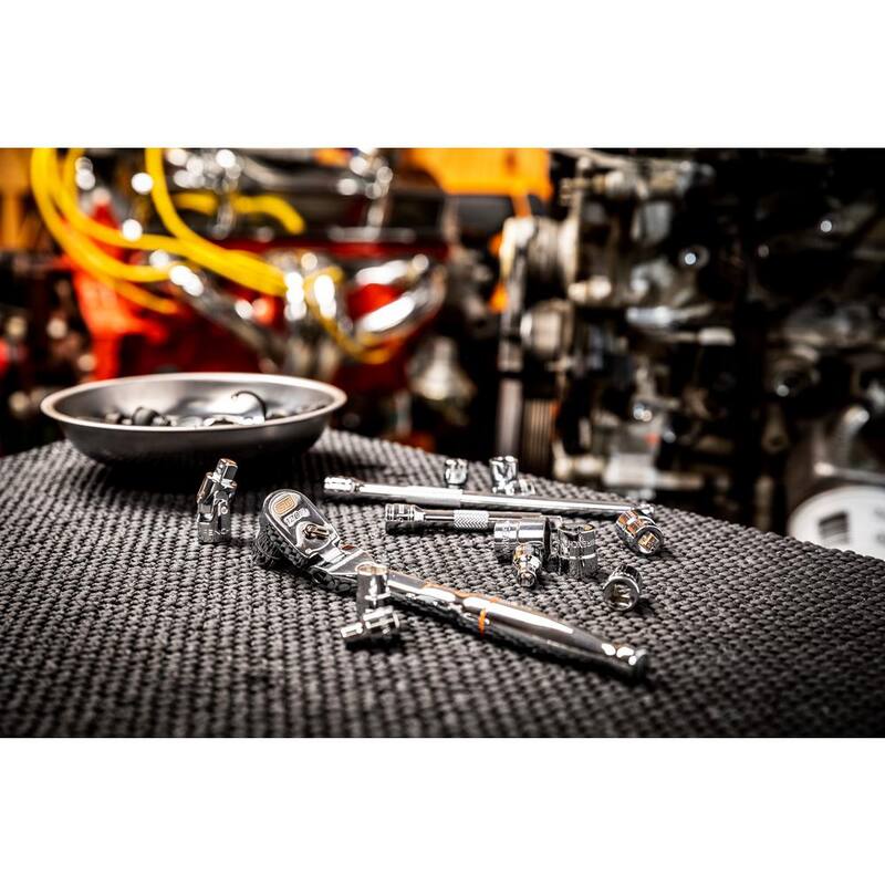 Llave de trinquete con cabezal flexible y mecanismo de bloqueo de 1/4 de pulgada de GEARWRENCH y juego de herramientas métricas para mecánicos de 15 piezas (81390)