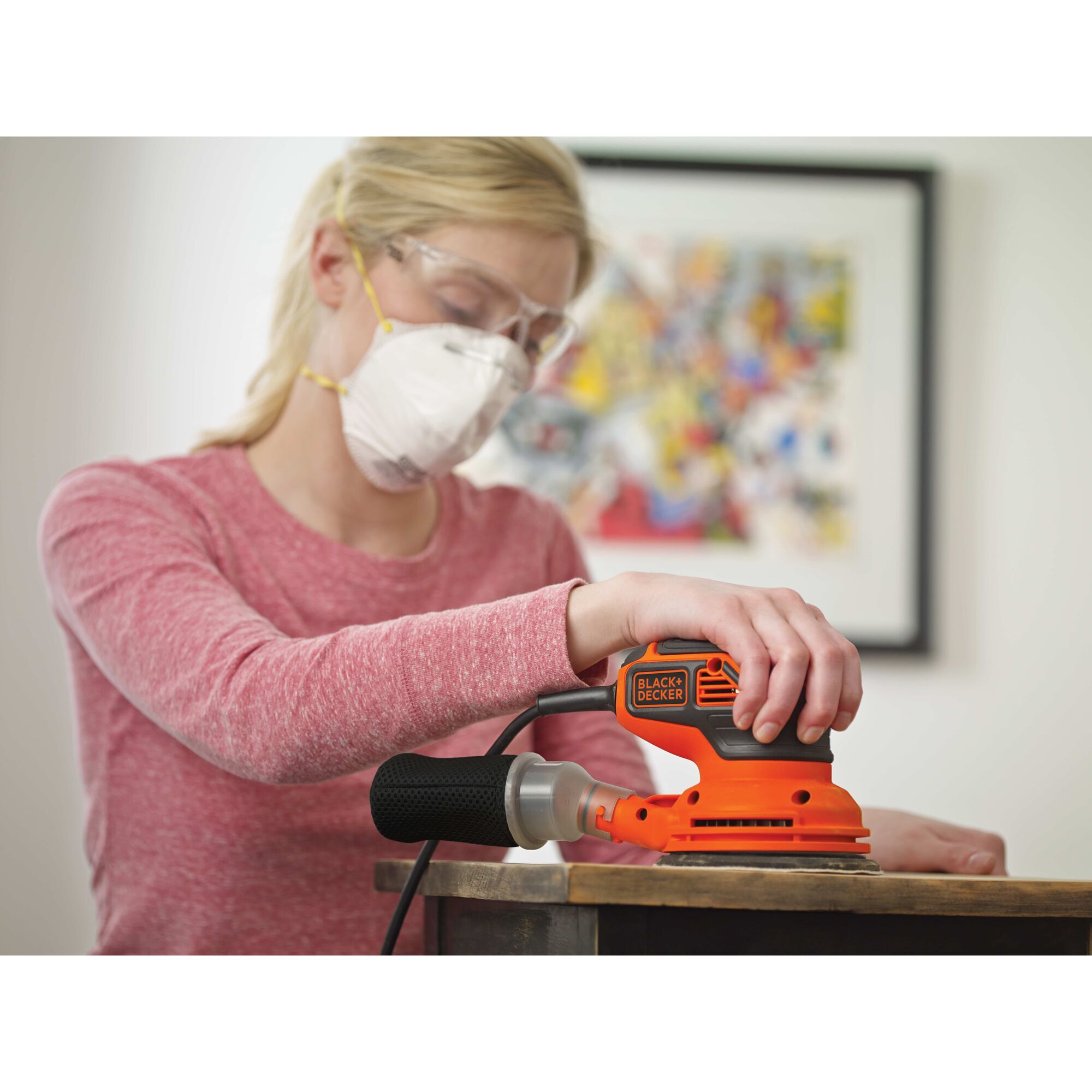 Lijadora orbital con cable BLACK+DECKER de 2.4 amperios con control de polvo BDERO600