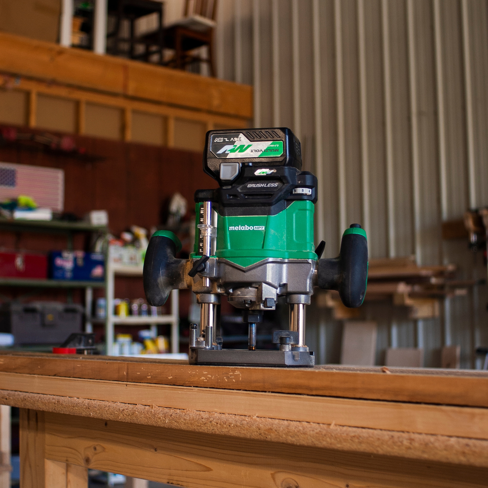 Router inalámbrico sumergible de velocidad variable sin escobillas Metabo HPT 1/4 y 1/2 pulgadas 2-HP M3612DAQ4M