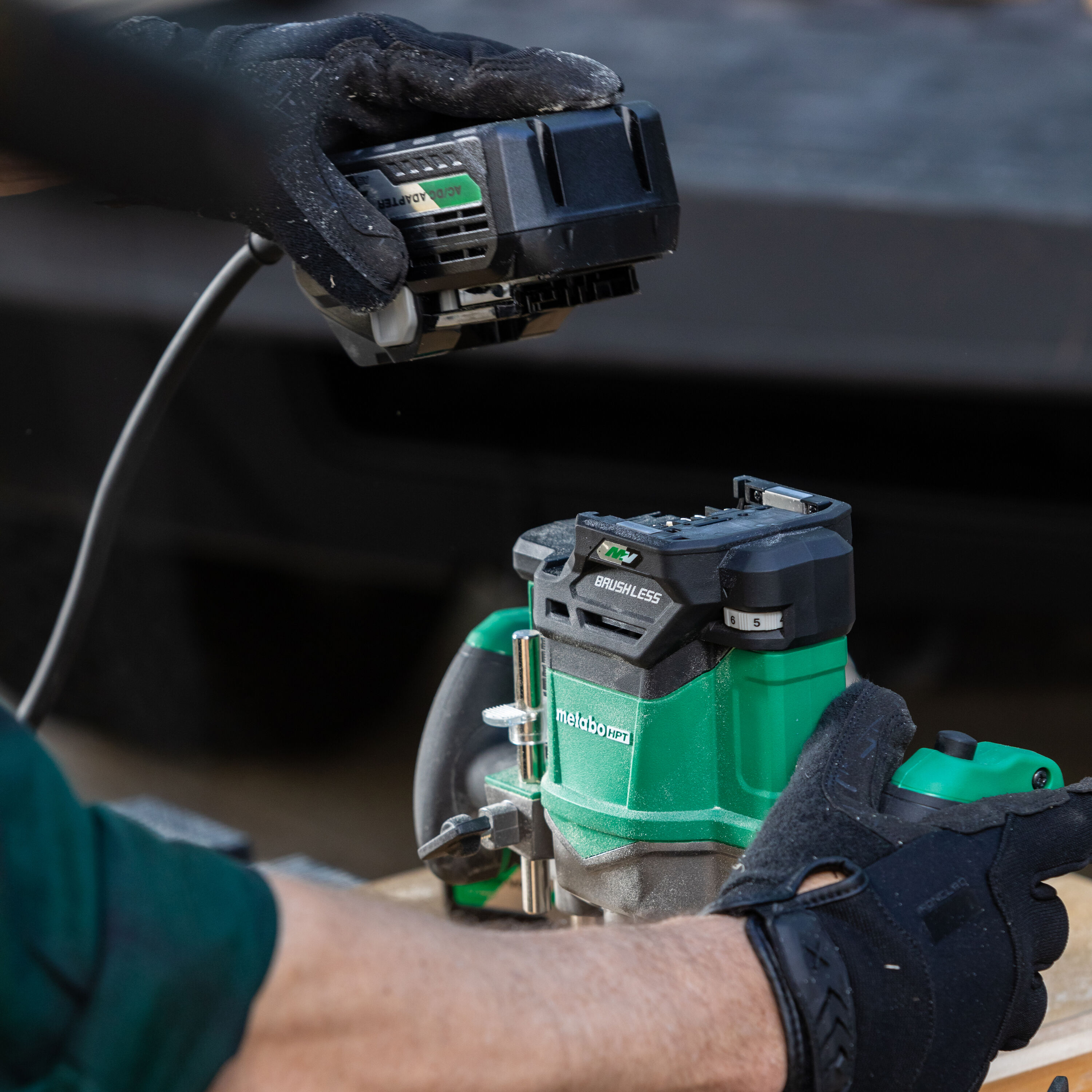 Router inalámbrico sumergible de velocidad variable sin escobillas Metabo HPT 1/4 y 1/2 pulgadas 2-HP M3612DAQ4M