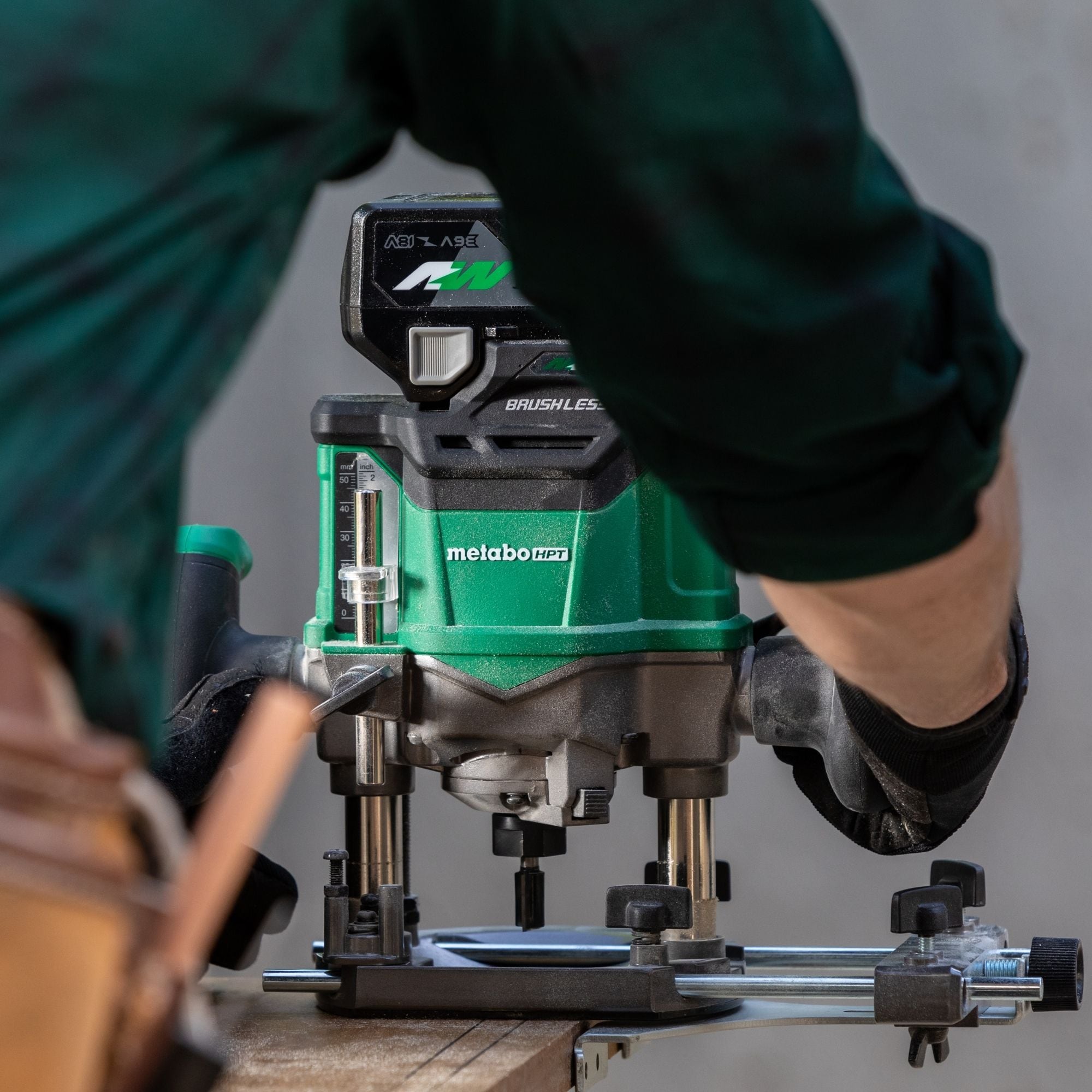 Router inalámbrico sumergible de velocidad variable sin escobillas Metabo HPT 1/4 y 1/2 pulgadas 2-HP M3612DAQ4M