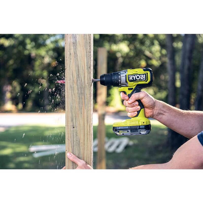 RYOBI ONE+ HP 18V Taladro/destornillador inalámbrico sin escobillas de 1/2 pulg. Kit con (2) baterías, cargador y juego de brocas de óxido negro de 25 piezas - PBLDD01K-A972501