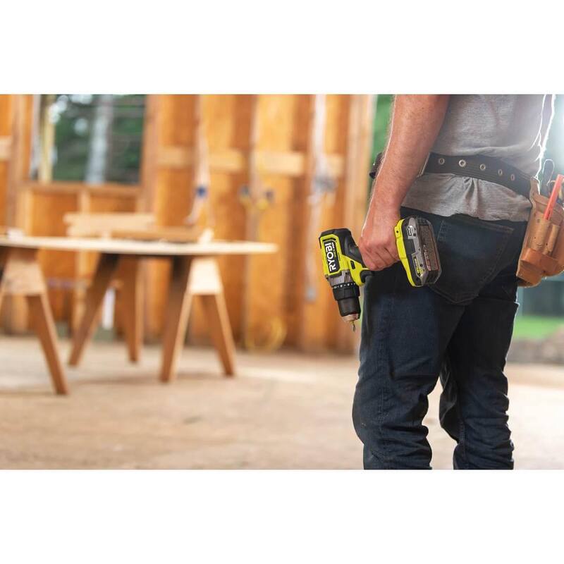 RYOBI ONE+ HP 18V Taladro/destornillador inalámbrico sin escobillas de 1/2 pulg. Kit con (2) baterías, cargador y juego de brocas de óxido negro de 25 piezas - PBLDD01K-A972501