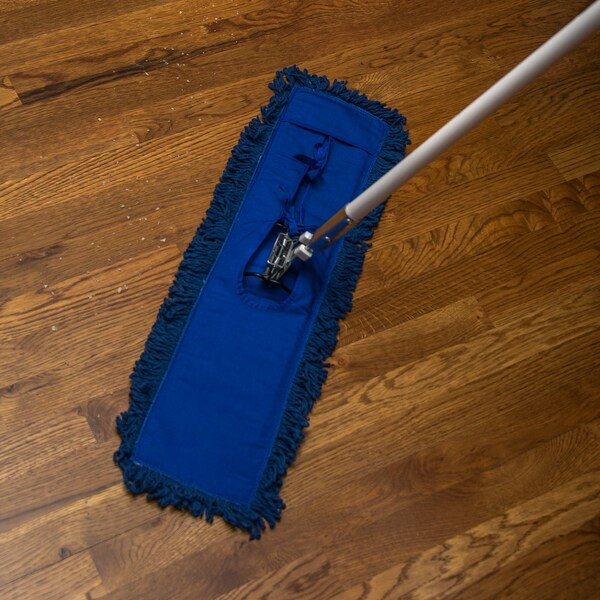 Trapo para polvo lavable Carlisle Foodservice de 5 x 24 pulgadas, azul, paquete de 12 - 364882414
