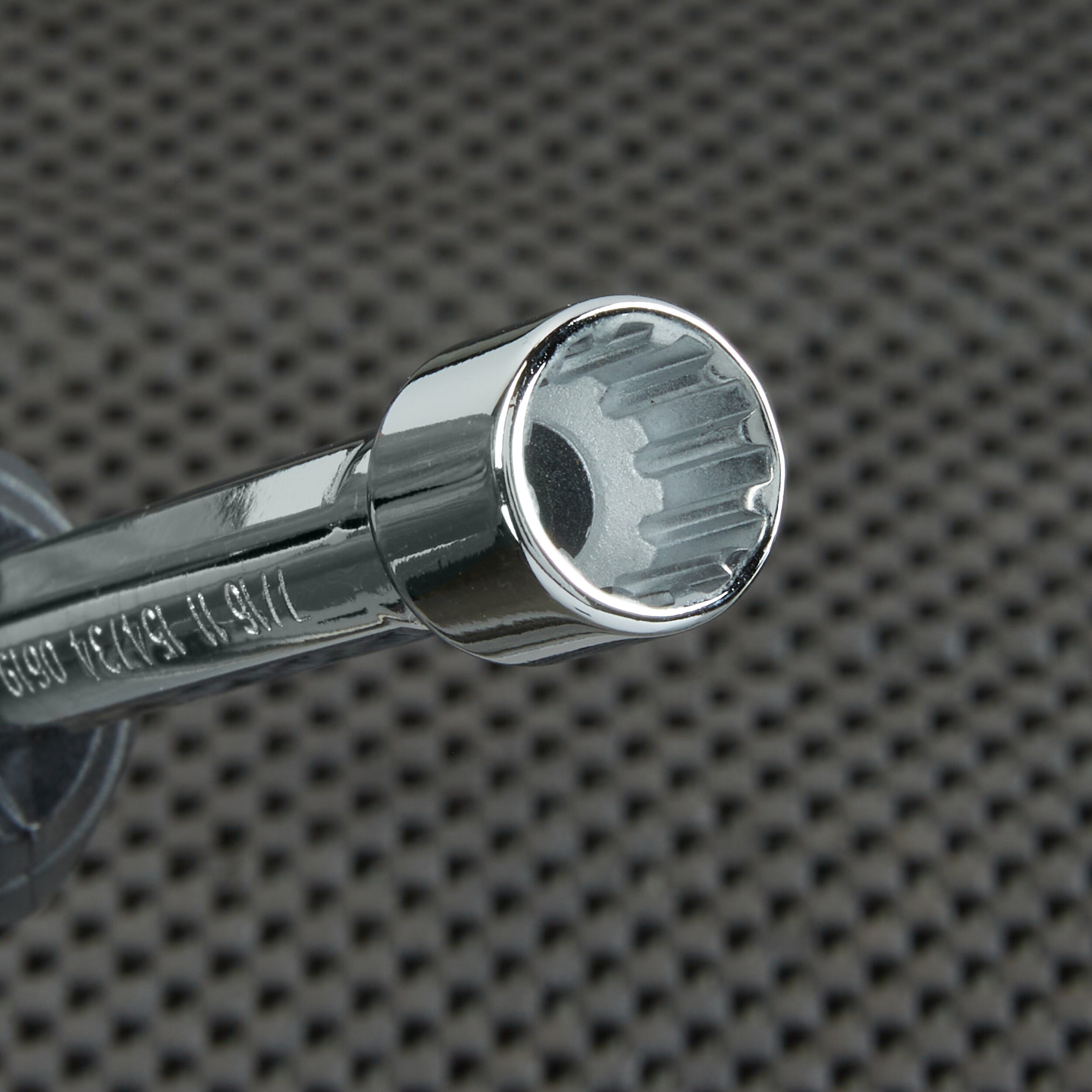 Llave de tuercas métricas y SAE con entrada de 11mm y 7/16 pulgadas Kobalt Xtreme Access modelo 87056