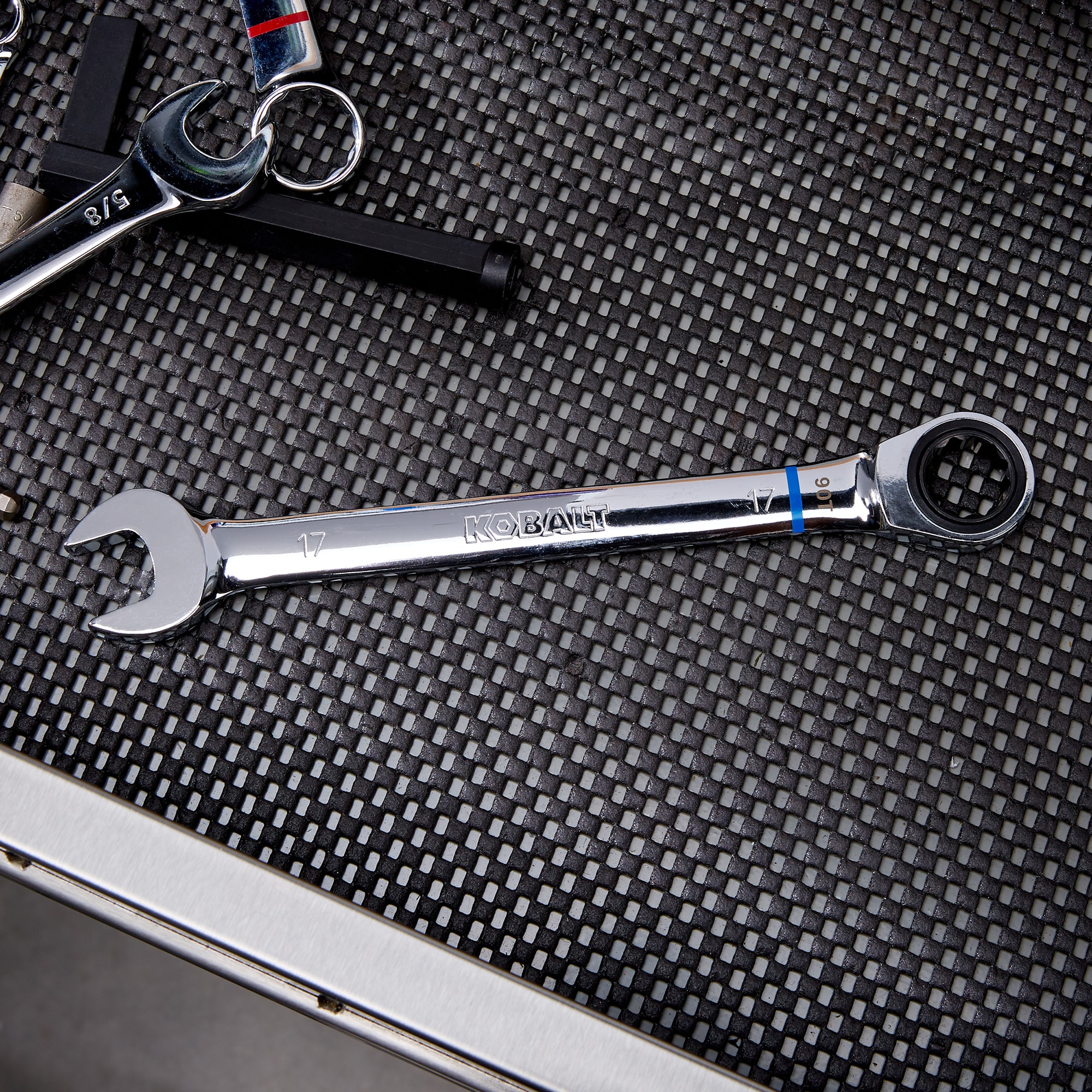 Llave de trinquete métrica Kobalt de 17mm 85681