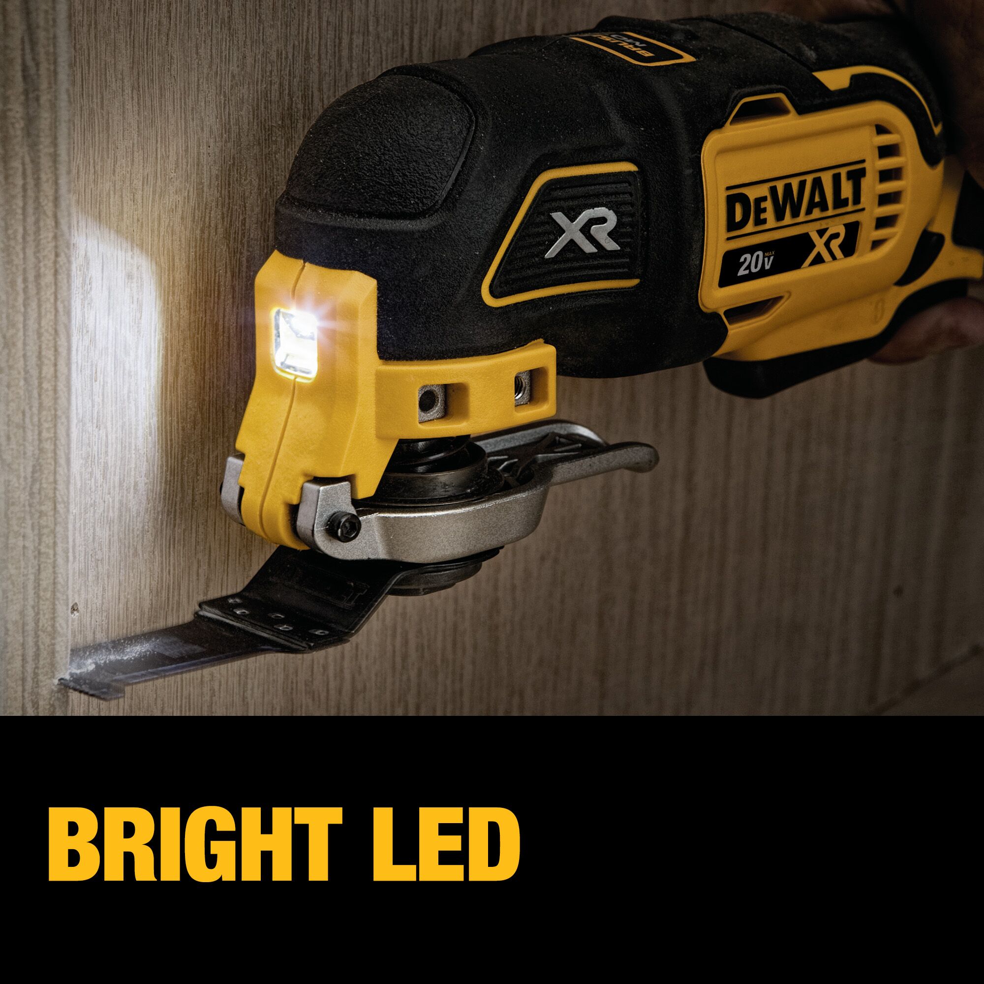 Herramienta oscilante multifuncional inalámbrica DEWALT XR 20V Max con motor sin escobillas de 3 velocidades, estuche suave y 1 batería incluida - 8 piezas (DCS356SD1)
