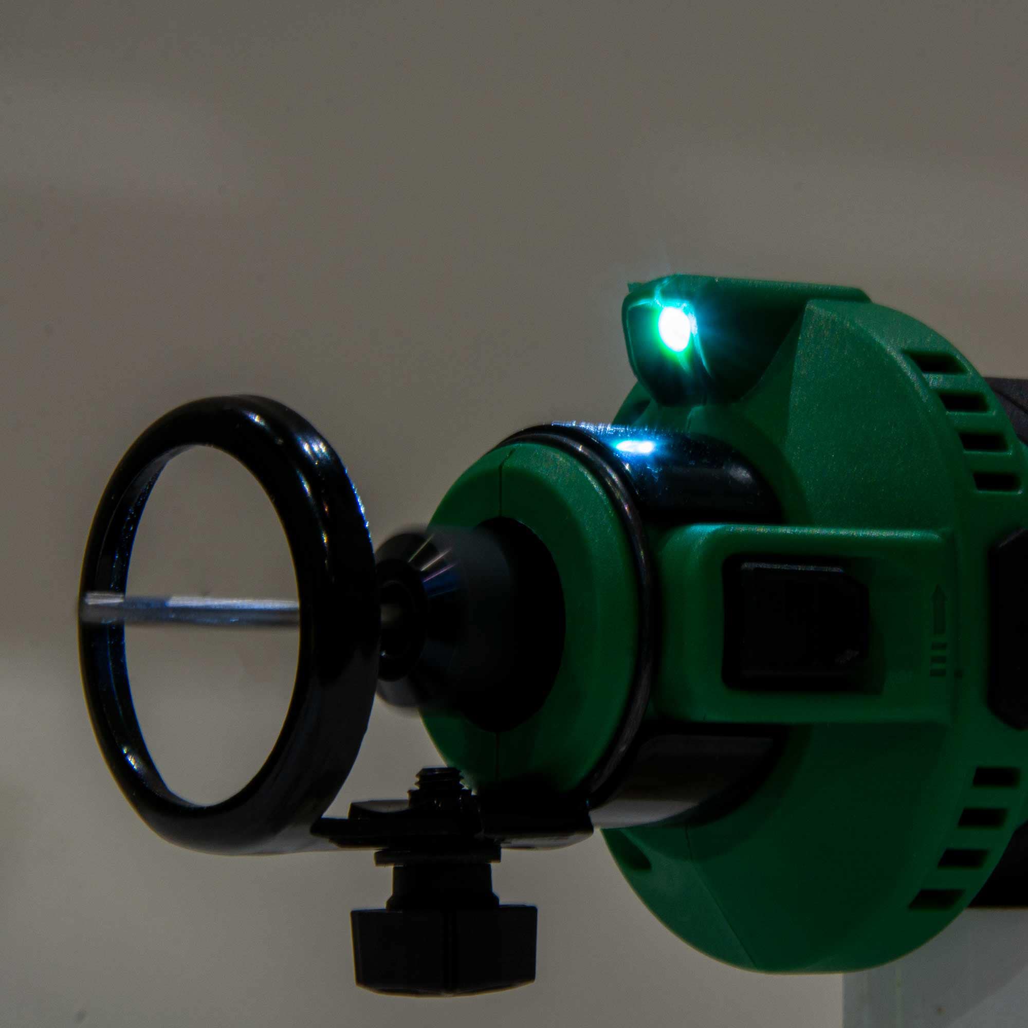 Herramienta rotativa inalámbrica Metabo HPT MultiVolt de 1 velocidad y 18 voltios para cortar (batería no incluida) M18DYAQ4M
