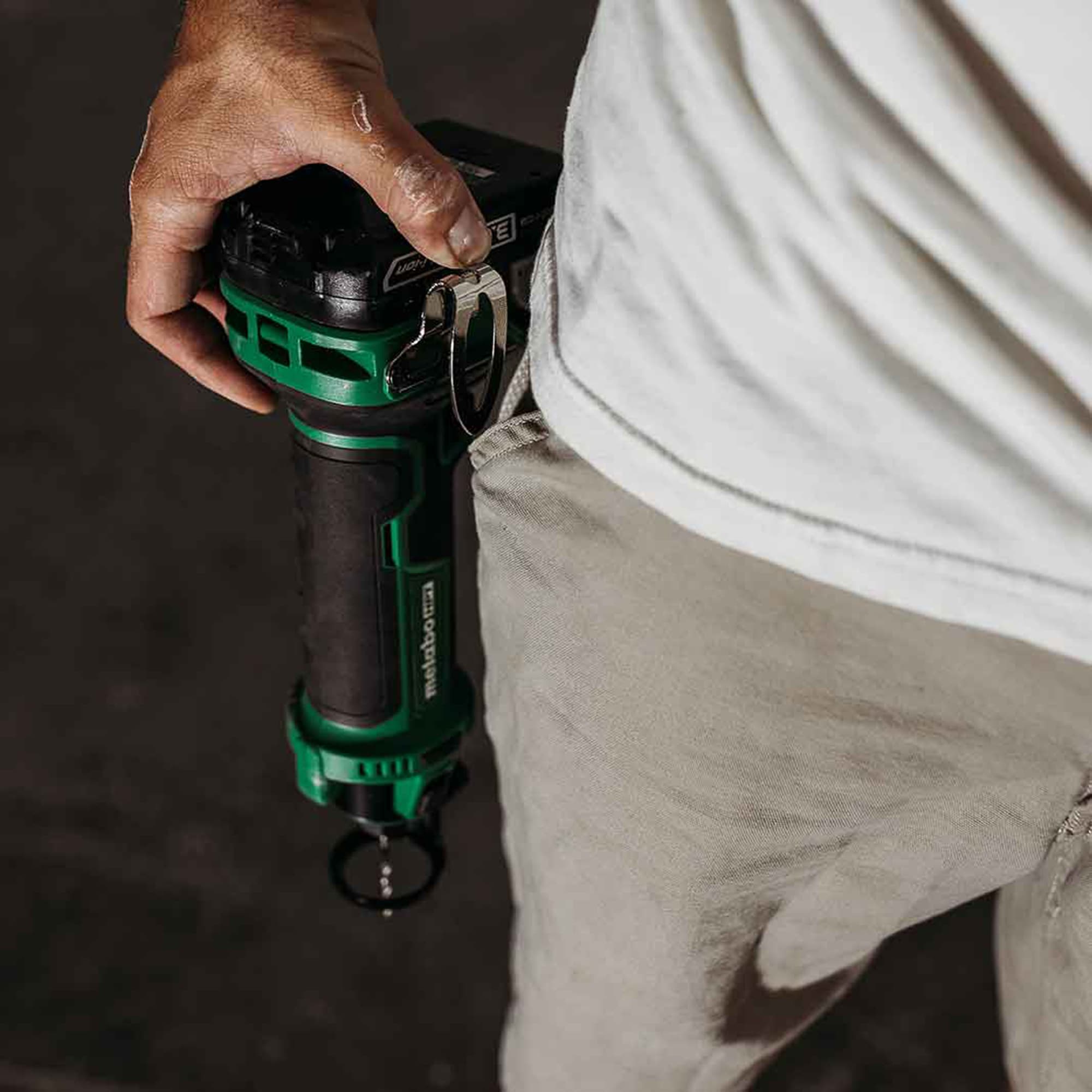 Herramienta rotativa inalámbrica Metabo HPT MultiVolt de 1 velocidad y 18 voltios para cortar (batería no incluida) M18DYAQ4M