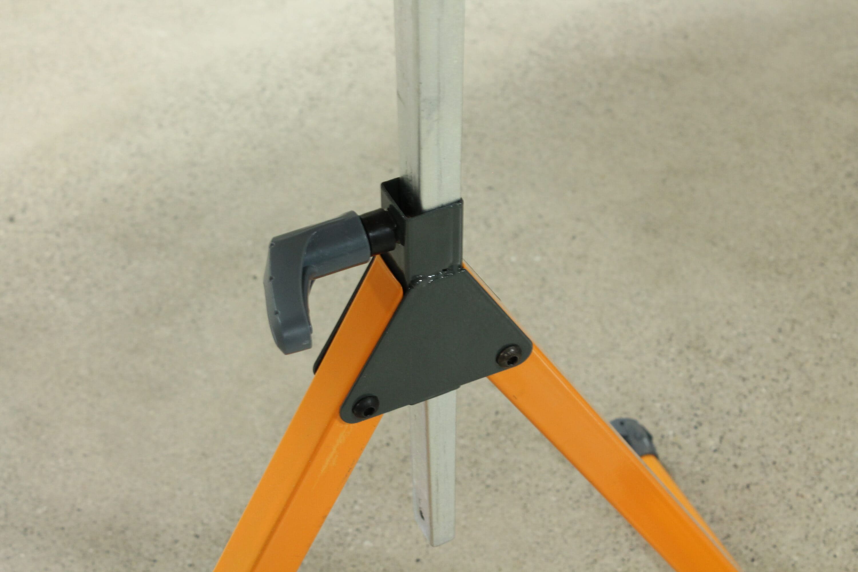 Caballo de sierra de acero ajustable BORA de 17 pulgadas de ancho x 43.75 pulgadas de alto (capacidad de 200 lb) PM-5090