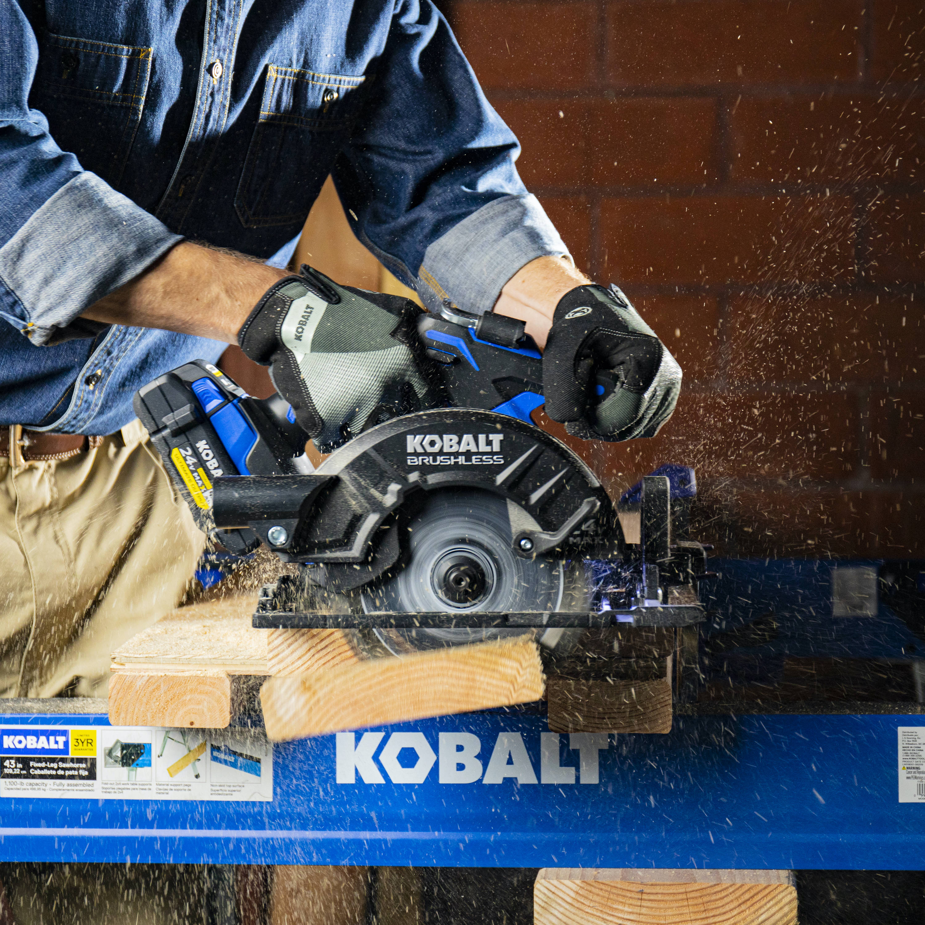 Kobalt XTR Sierra circular inalámbrica de 24 voltios y 7-1/4 pulgadas con motor sin escobillas KXCS 124B-03