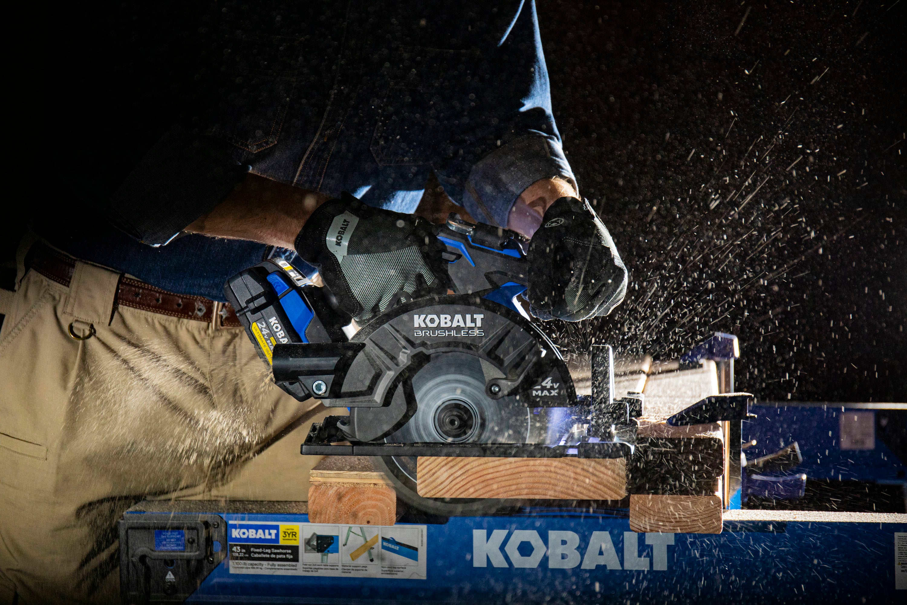 Kobalt XTR Sierra circular inalámbrica de 24 voltios y 7-1/4 pulgadas con motor sin escobillas KXCS 124B-03