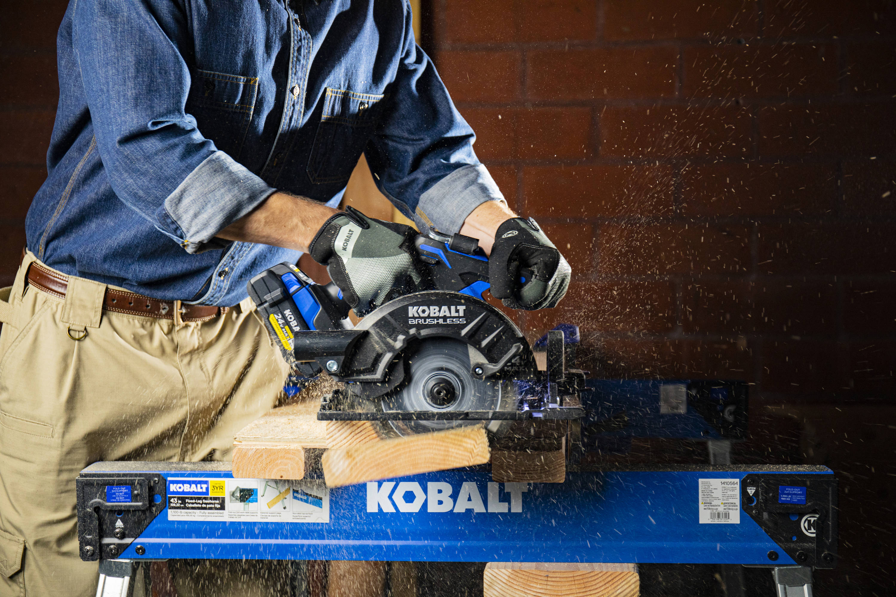 Kobalt XTR Sierra circular inalámbrica de 24 voltios y 7-1/4 pulgadas con motor sin escobillas KXCS 124B-03