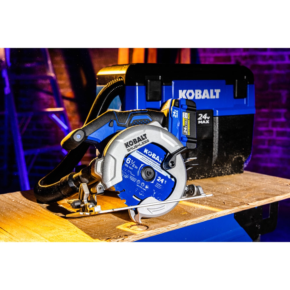 Sierra circular inalámbrica sin escobillas de Kobalt de 24 voltios y 6-1/2 pulgadas modelo KCS 124B-03
