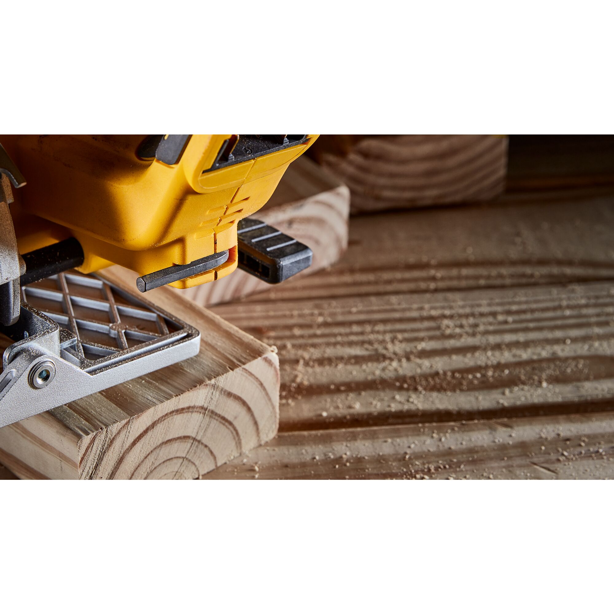Sierra circular inalámbrica sin escobillas DEWALT XTREME 12 voltios Max 5-3/8 pulgadas DCS512B