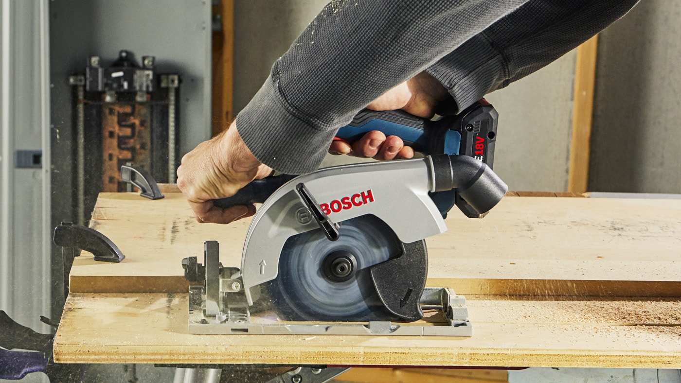 Sierra circular inalámbrica sin escobillas Bosch de 18 voltios y 6-1/2 pulgadas GKS18V-22LN