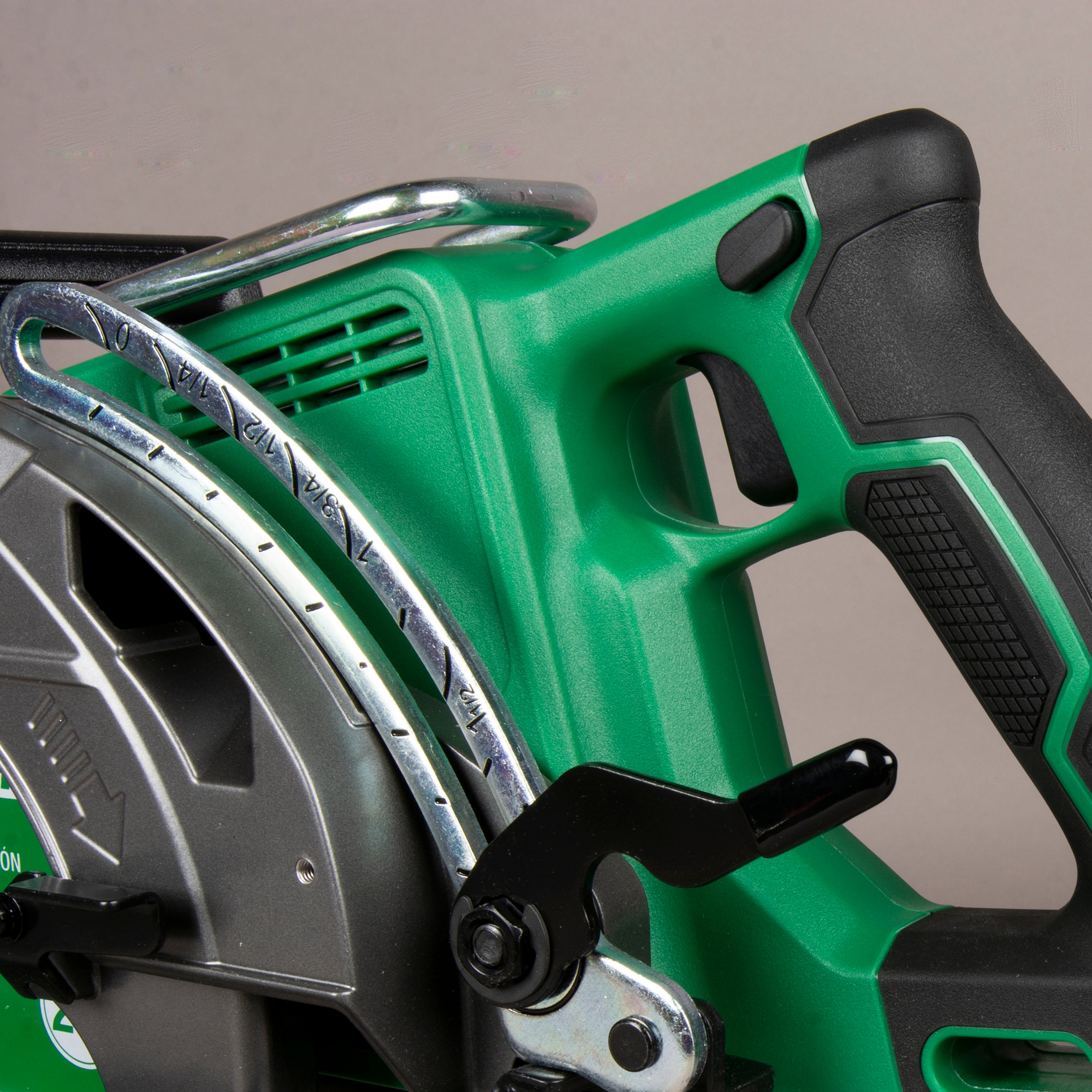 Sierra circular híbrida con capacidad multi-voltaje de 36 voltios y sin escobillas de 7-1/4 pulgadas Metabo HPT C3607DWAQ4M