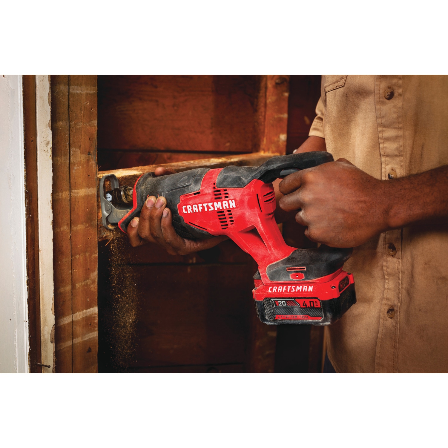 Sierra reciproca inalámbrica variable de velocidad máxima de 20 voltios CRAFTSMAN V20 (batería incluida) CMCS300M1