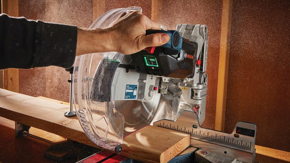 Sierra ingletadora inalámbrica Bosch PROFACTOR de 12 pulgadas, 8 amperios y 18 voltios con doble bisel y guía láser (batería incluida) GCM18V-12GDCN14