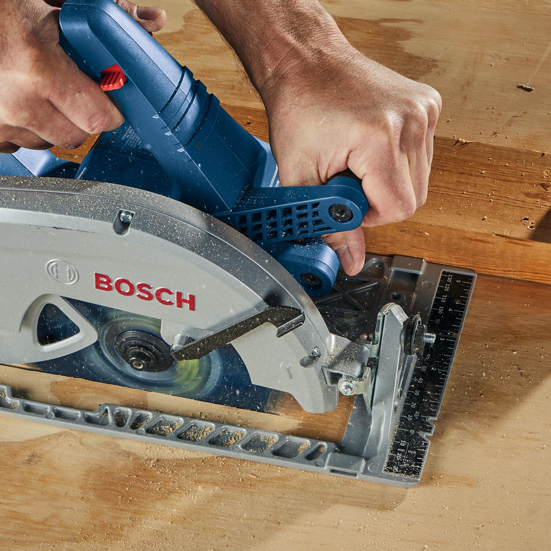 Sierra circular inalámbrica Bosch de 7-1/4 pulgadas, sin escobillas, 4 amperios GKS18V-25N
