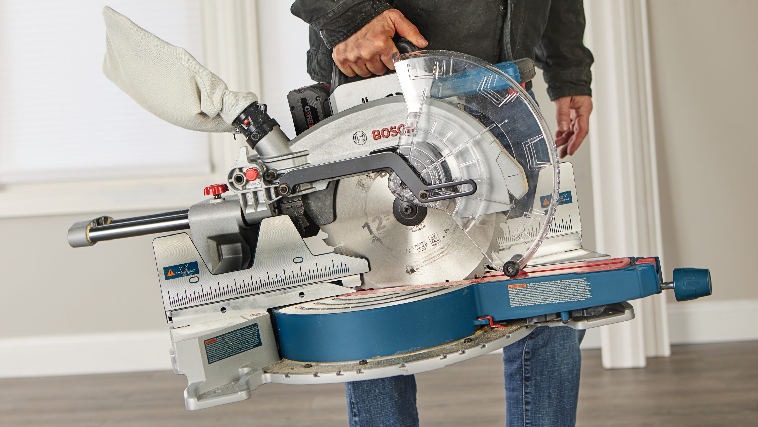 Sierra ingleteadora deslizante inalámbrica Bosch GCM18V-12SDN de doble bisel de 18 voltios de 12 pulgadas
