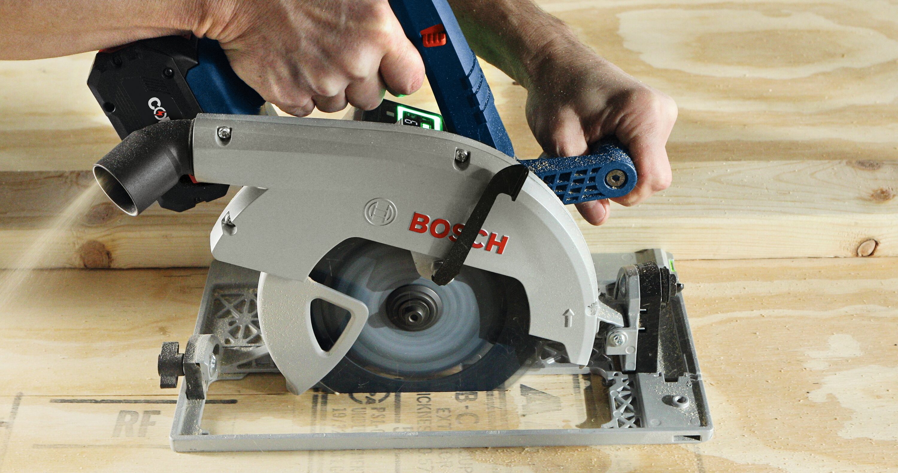 Sierra circular inalámbrica Bosch Profactor de 18 voltios y 7-1/4 pulgadas con motor sin escobillas GKS18V-25GCN