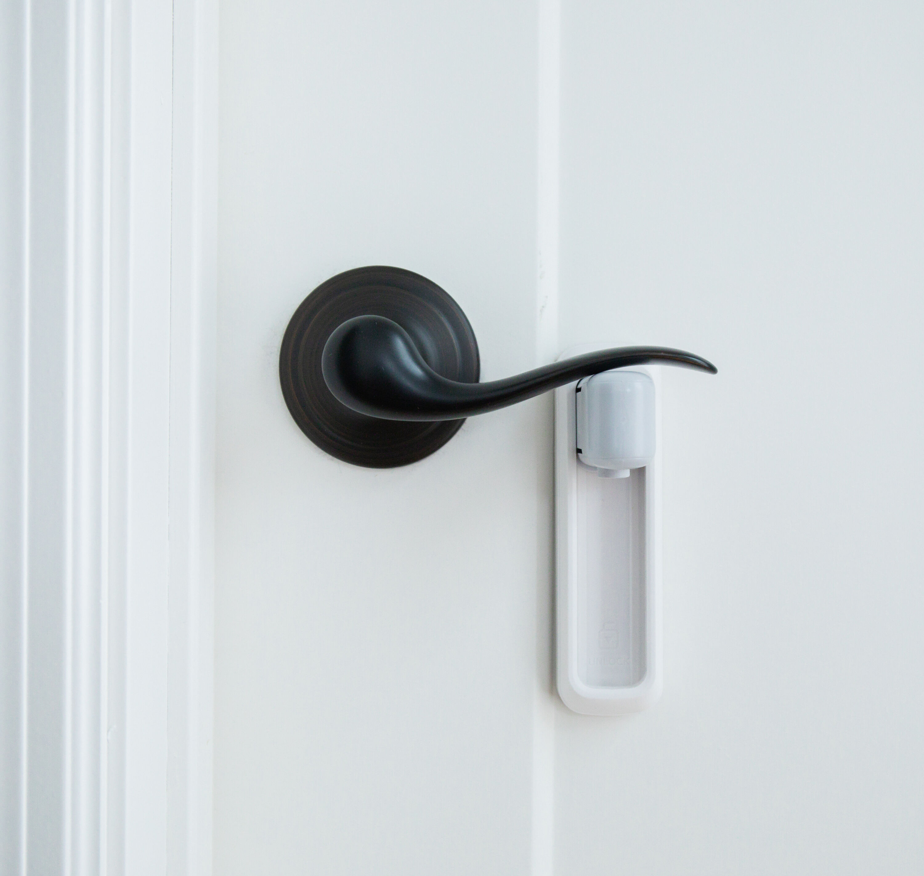 Accesorios de seguridad Regalo - Cerrojo blanco para puerta con palanca 6111 W