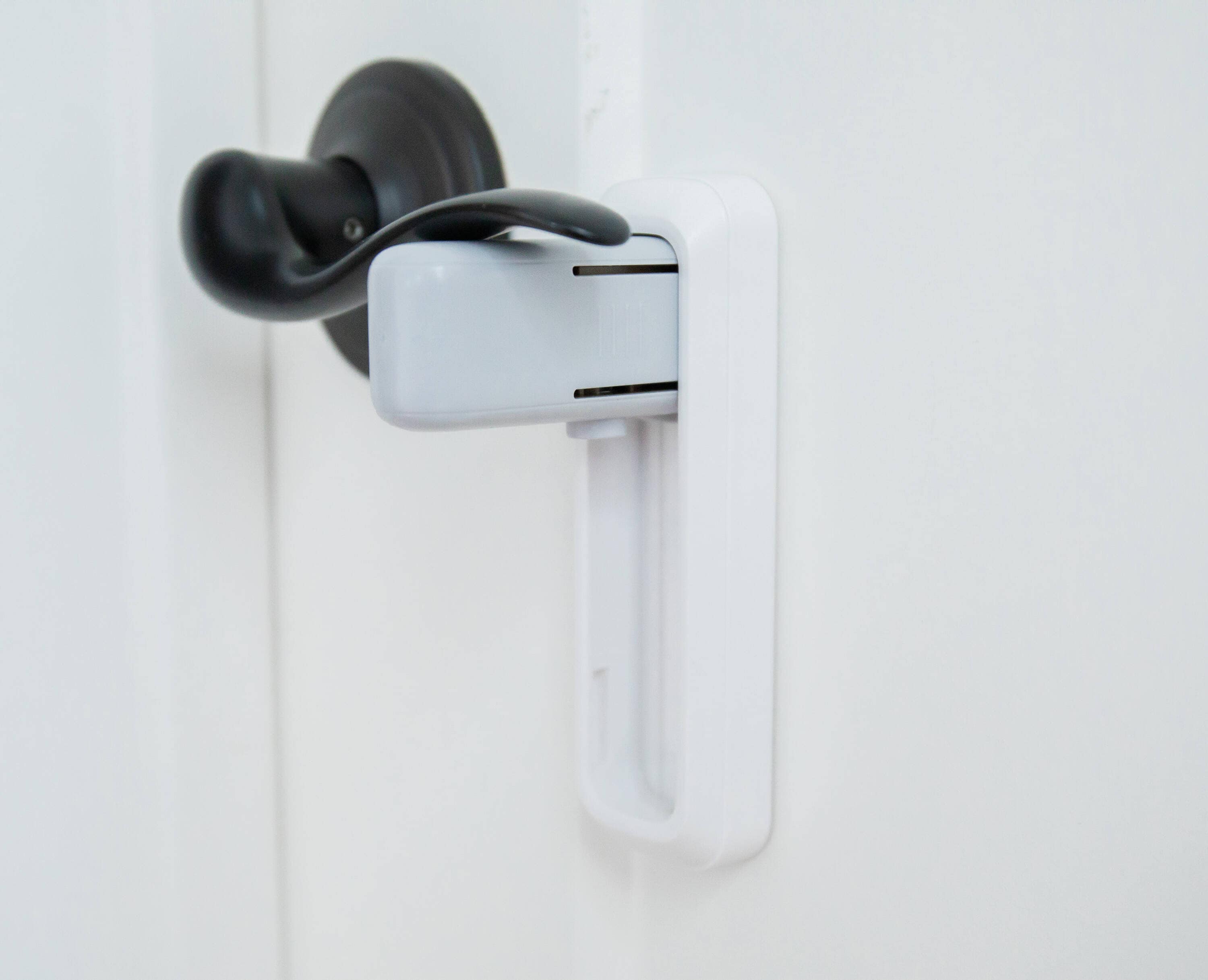 Accesorios de seguridad Regalo - Cerrojo blanco para puerta con palanca 6111 W