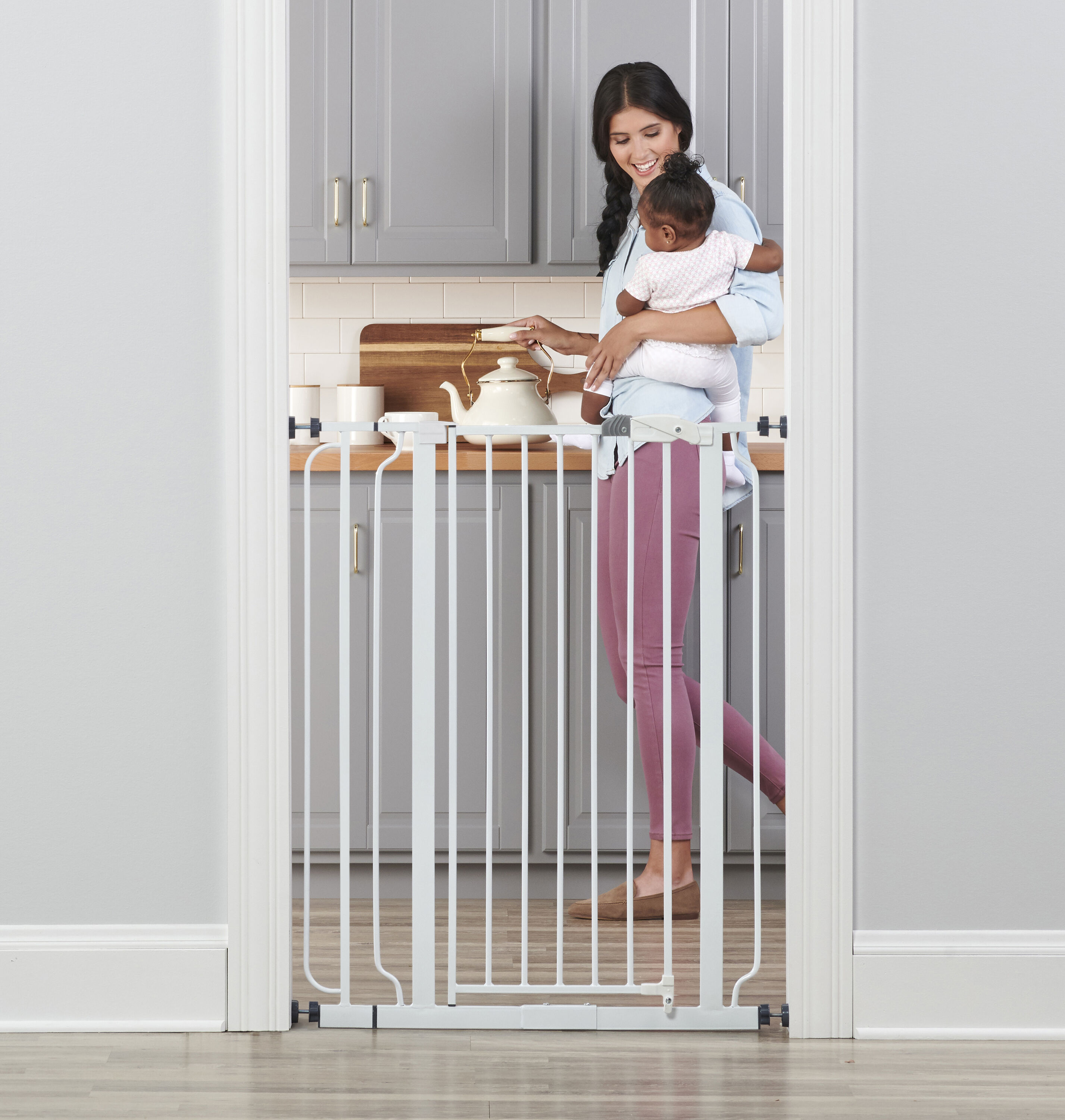 Puerta de seguridad metálica blanca montada a presión o con herrajes de 29 pulgadas por 36.5 pulgadas x 36 pulgadas, modelo 1166 H DS