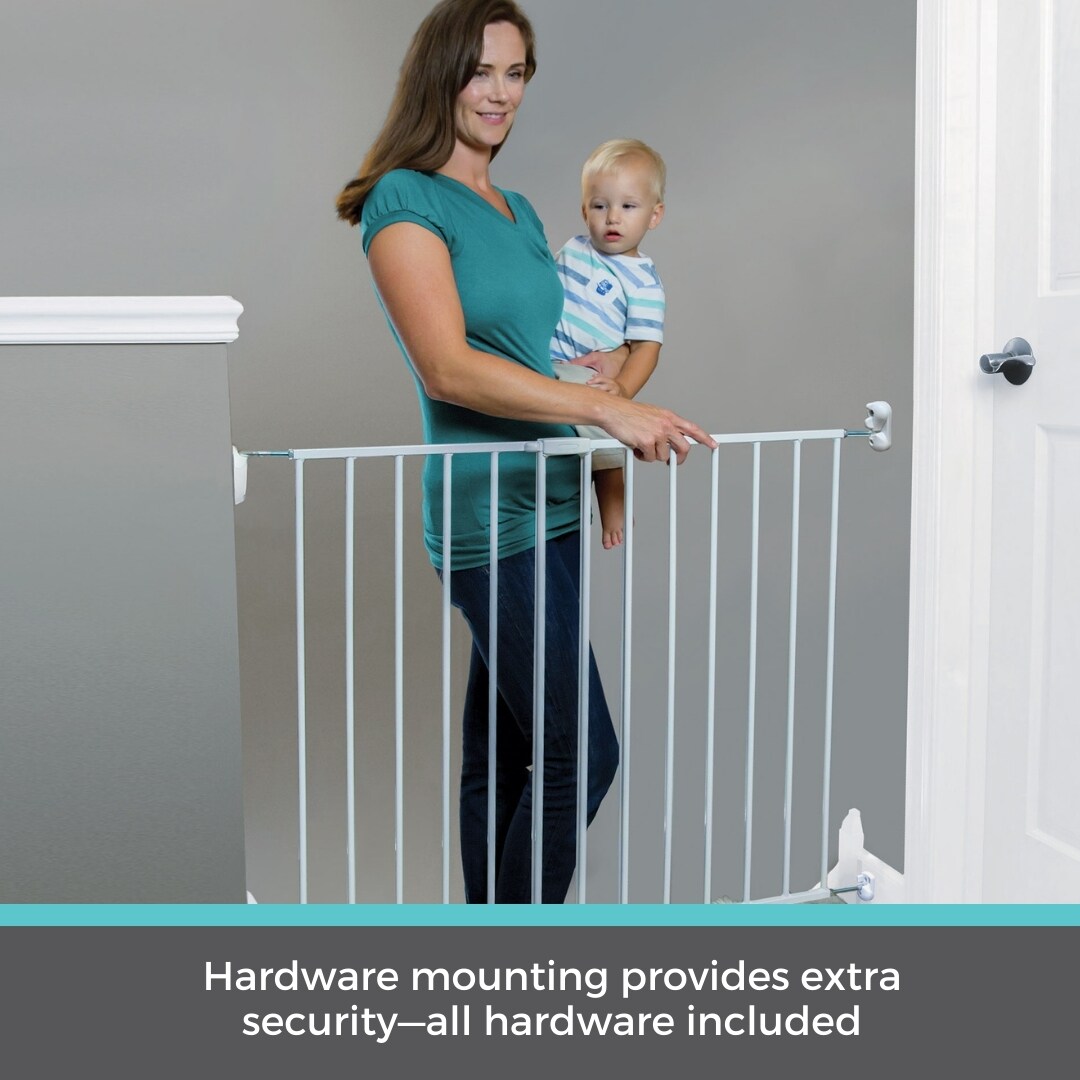 Barrera de seguridad de metal blanco montada con hardware Toddleroo by North States de 40.25 pulgadas x 30 pulgadas 5152