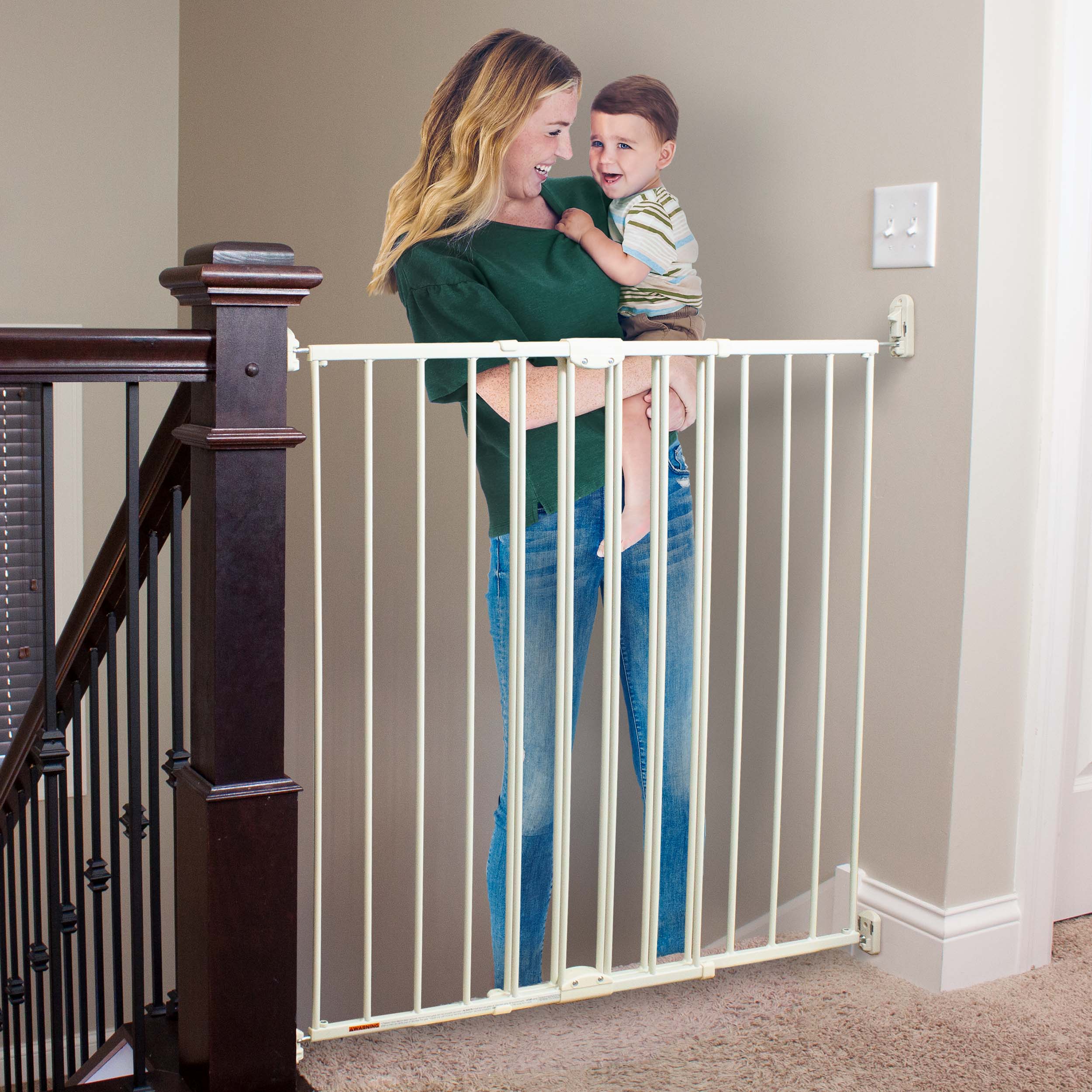 Barrera de Seguridad Metálica Montada con Tornillos en Color Blanco Cálido de 47.85 pulgadas x 36 pulgadas de Toddleroo by North States