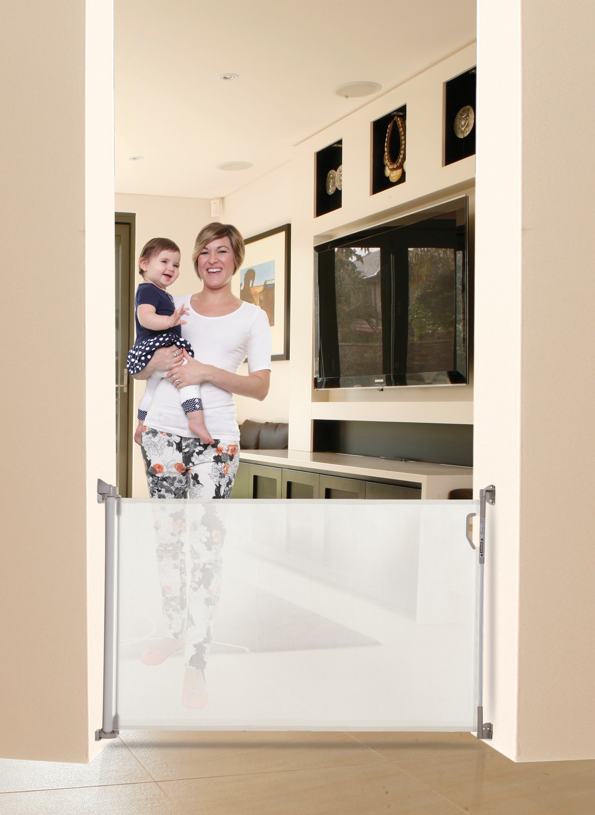 Barrera de seguridad retráctil de plástico blanco montada con herrajes de 55 pulgadas x 34 pulgadas Dreambaby L820