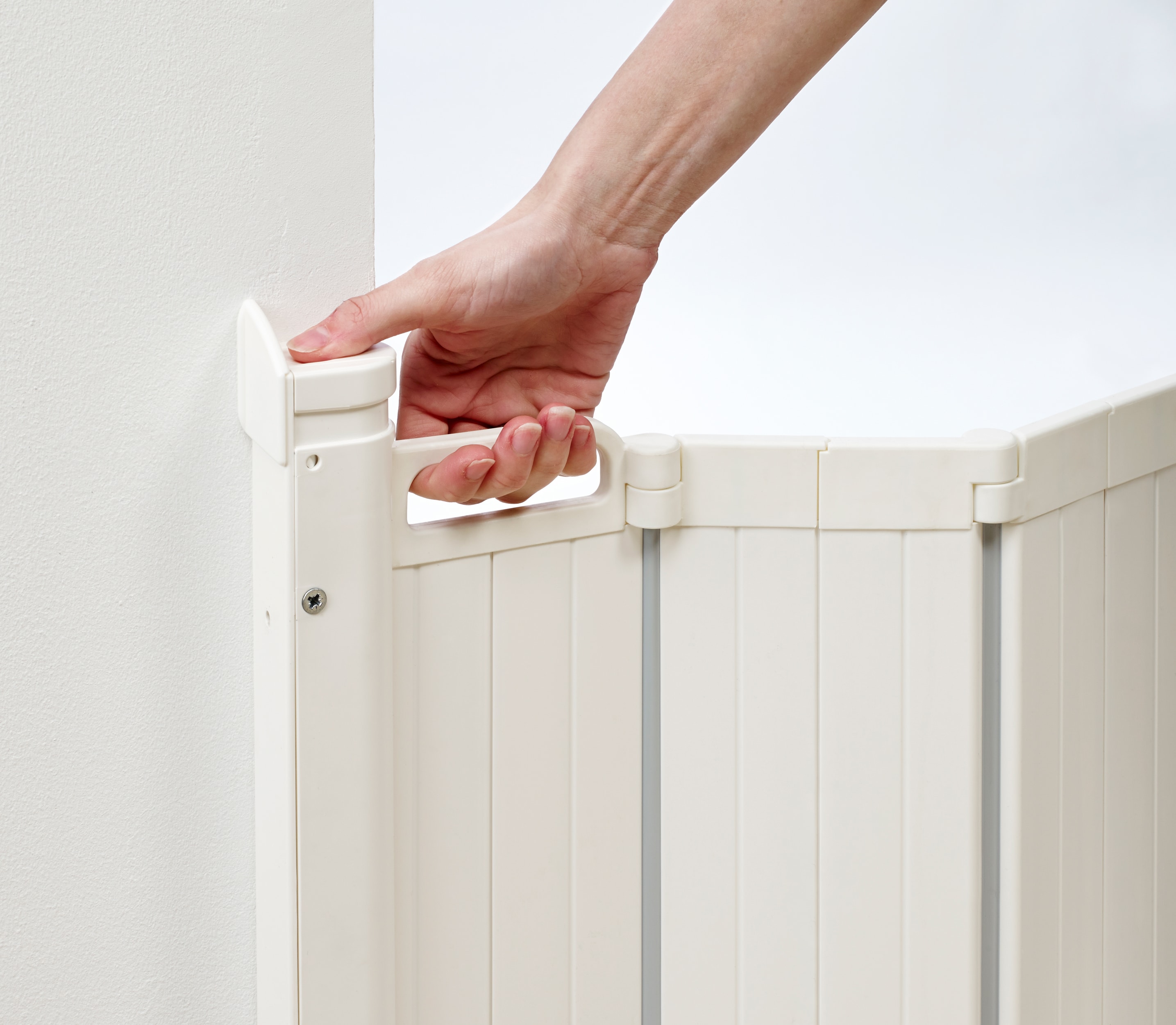 Barrera de seguridad de plástico blanco montada con hardware BabyDan de 36 pulgadas x 27.2 pulgadas SG-GM214-W