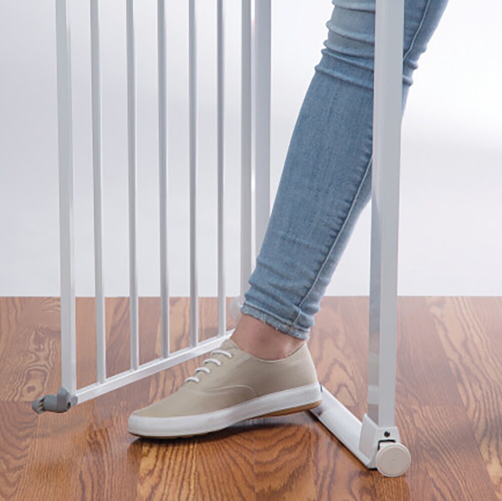 Puerta de seguridad Safety 1st Flat Step 31.25 pulgadas x 28.5 pulgadas Montada a Presión de Metal Blanco Puerta de Seguridad GA119WHO1