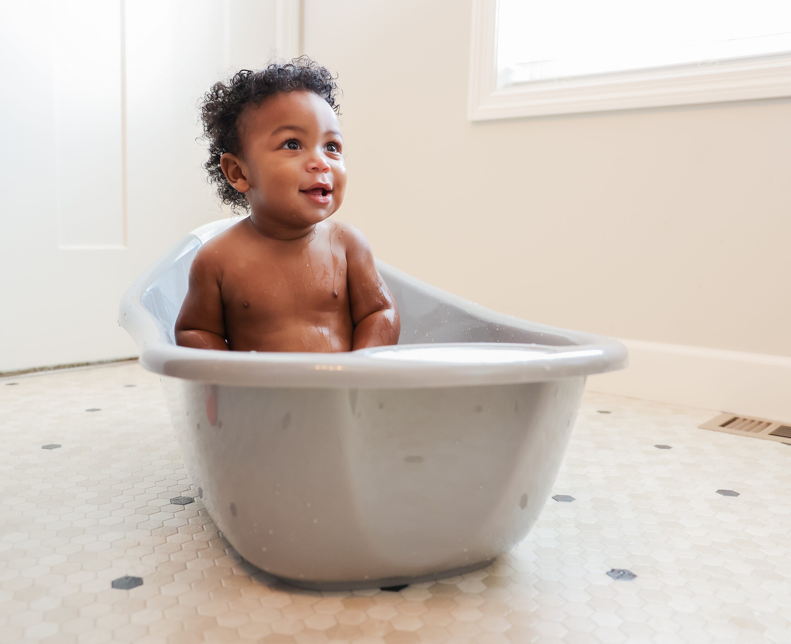Baño para bebé Regalo Baby Basics gris + Bañera para bebé con orinal para niños 0540 DS