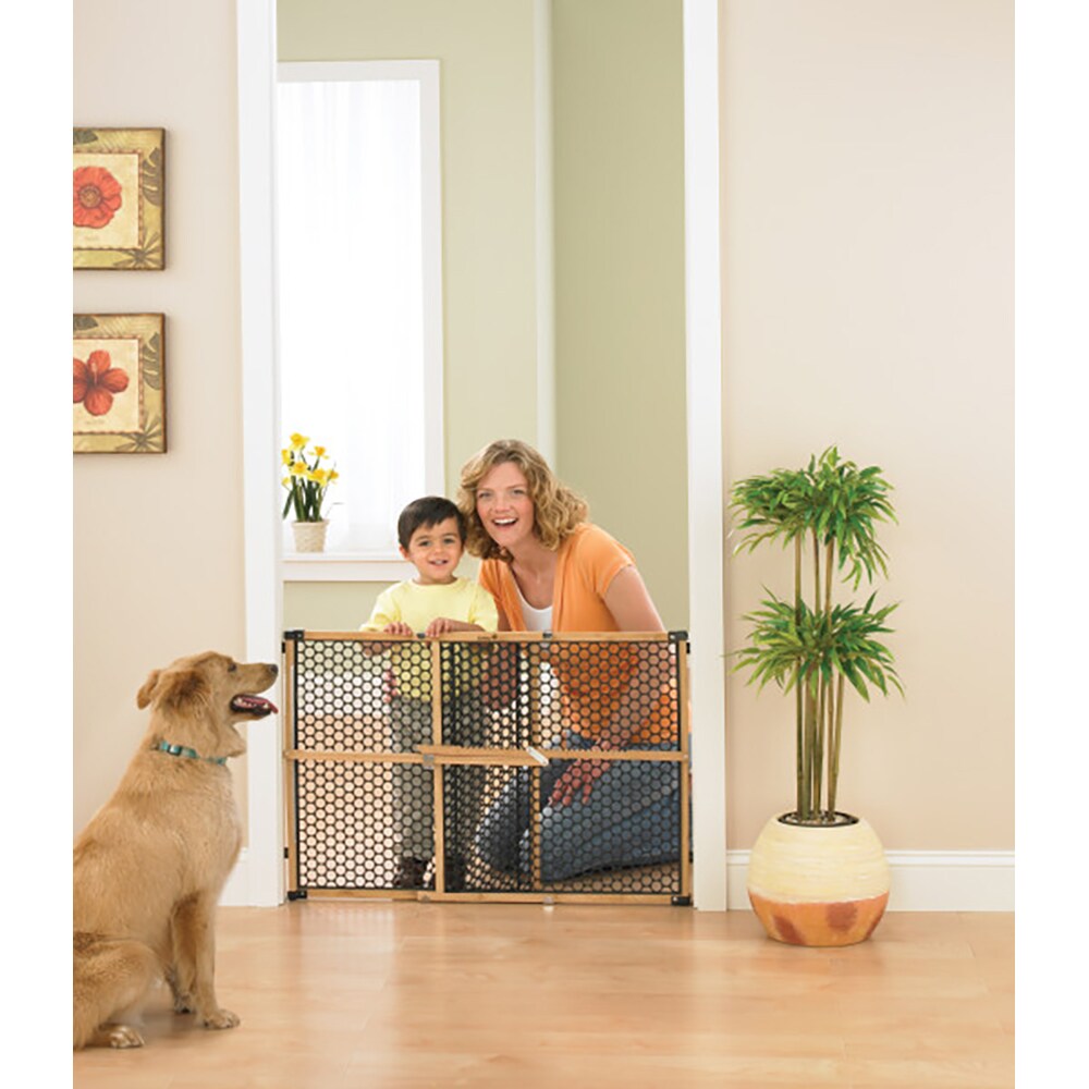 Puerta de seguridad de madera de bambú con montaje a presión Safety 1st de 42 pulgadas x 24 pulgadas GA0350604