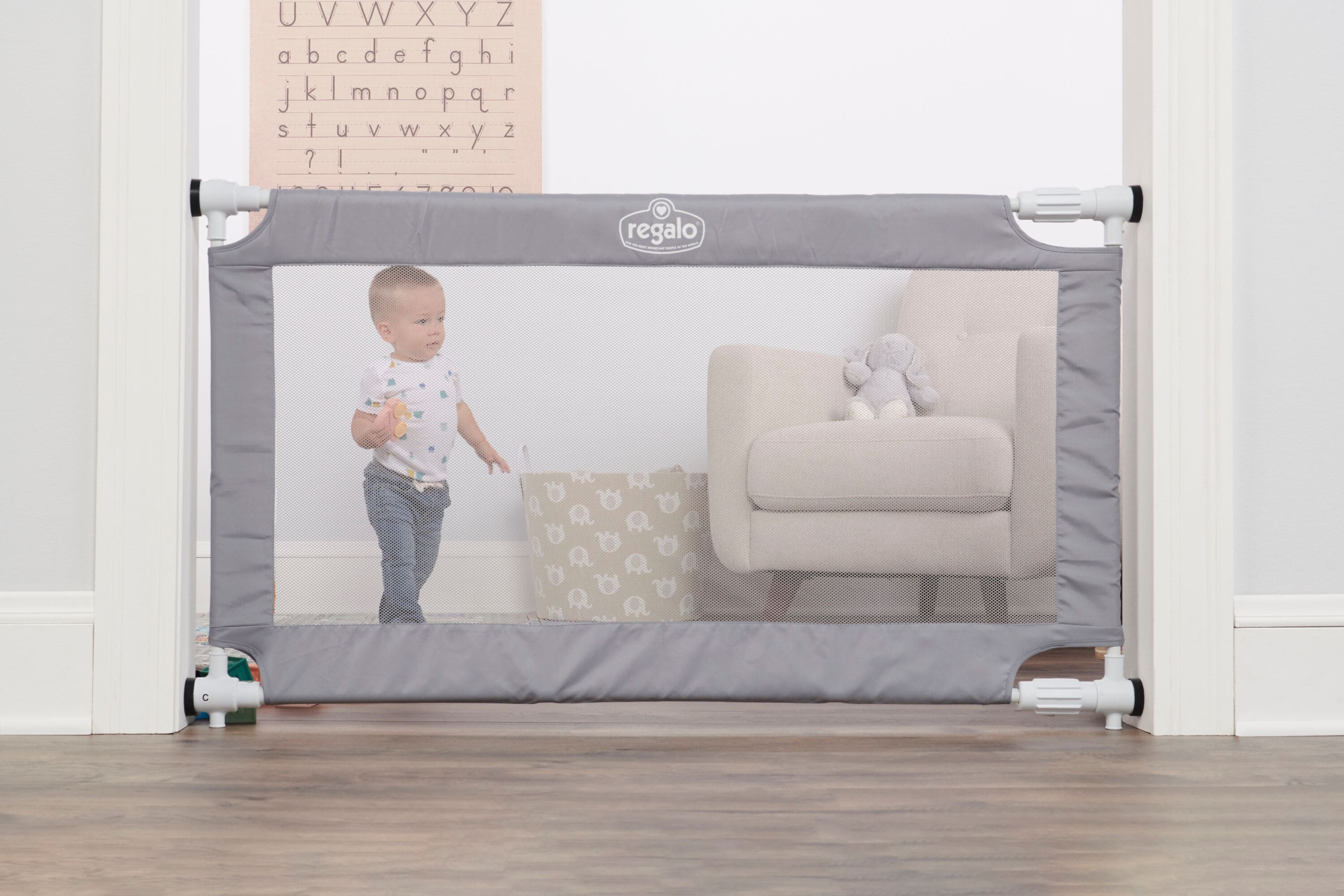 Barrera de seguridad de plástico gris expandible de 50 pulgadas x 28 pulgadas, montada a presión - Modelo 1800 W DS