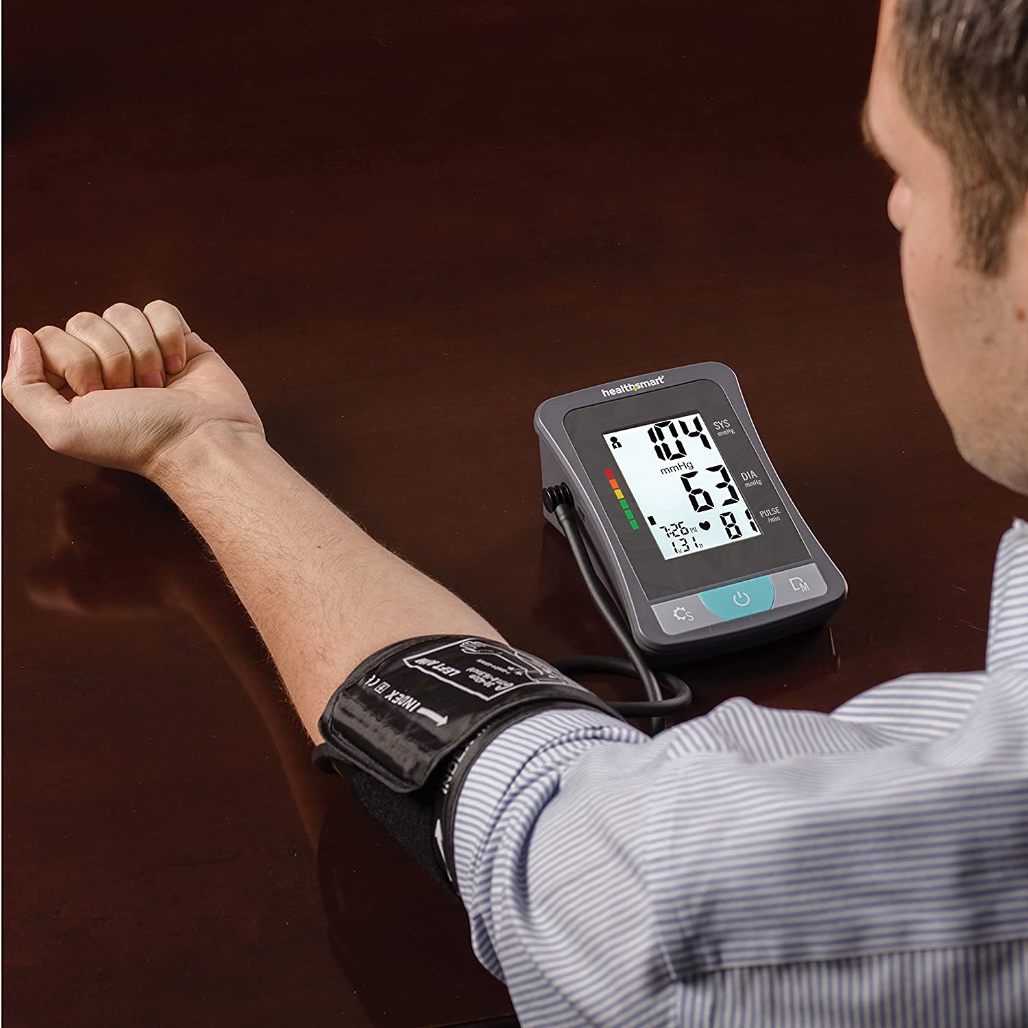Monitor de presión arterial digital para brazo con pantalla LCD de HealthSmart con kit de emergencia de nylon 04-645-001