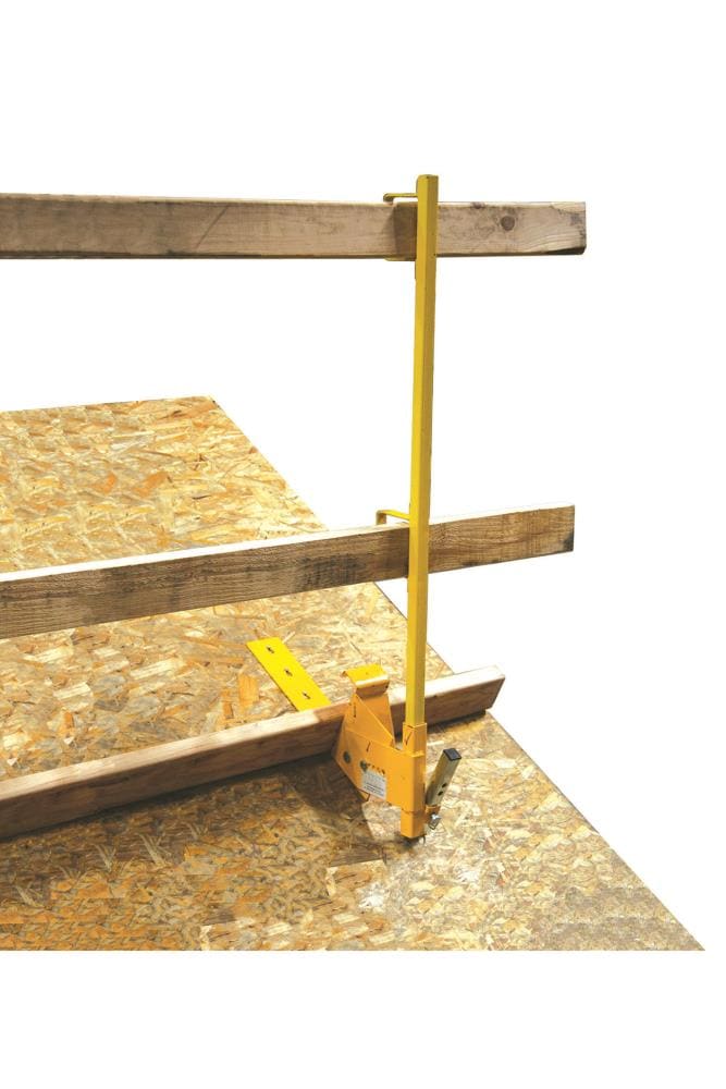 Soporte de sistema de barandilla metálica Guardian Fall Protection, tamaño mediano, recubierto de polvo amarillo, fácil instalación, se adapta a múltiples pendientes de techo 15173.