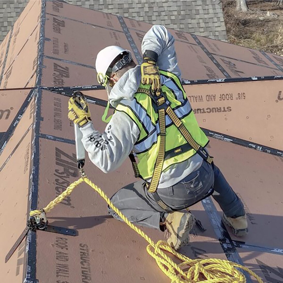 DEWALT Línea de Vida Vertical Dewalt de 50' con Ajustador de Cuerda DXFP210050